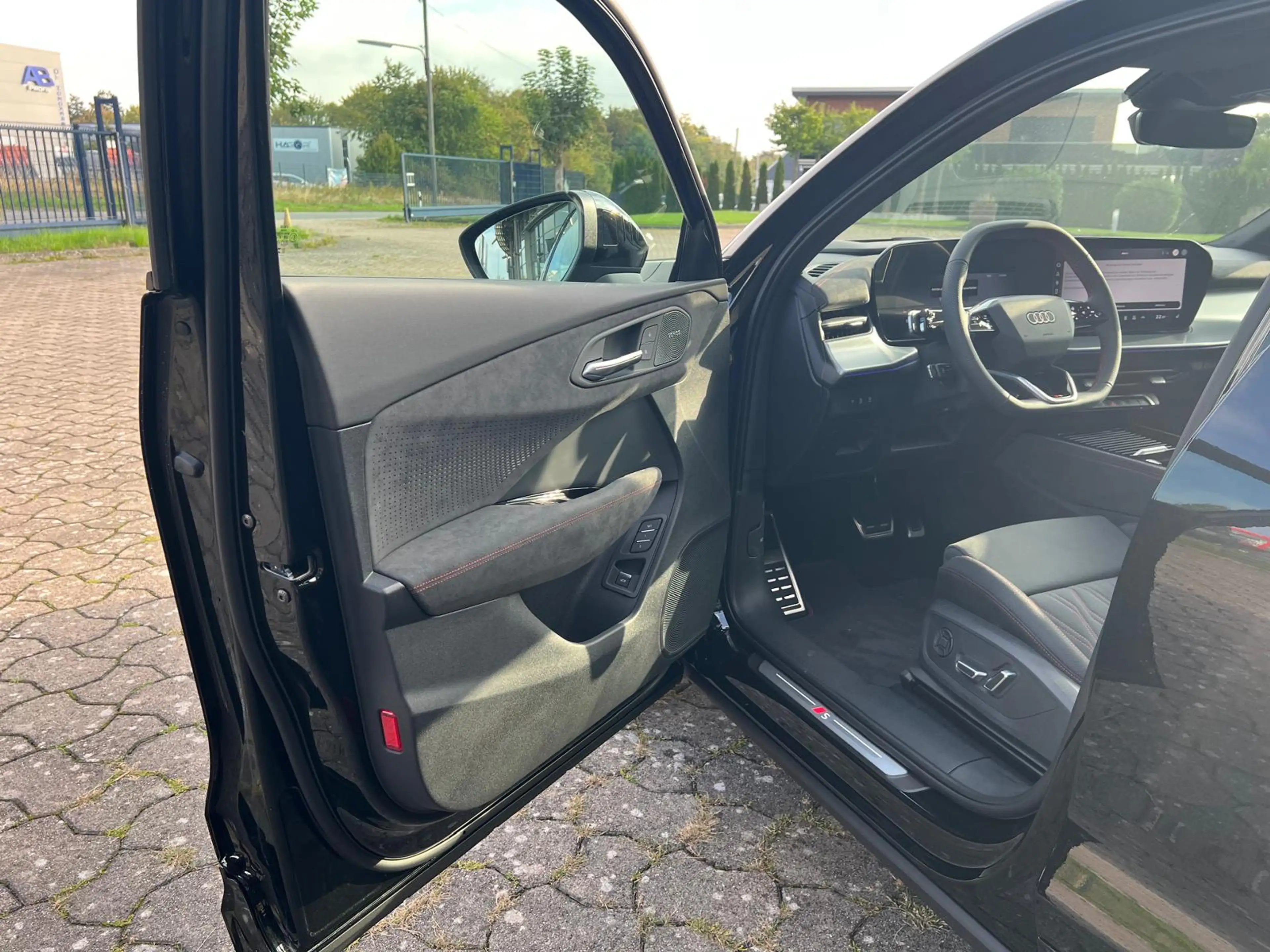Audi Q3 Sportback SLINE **LP: 80K**/193PS/TECHPRO/20"/PANO — photo 10