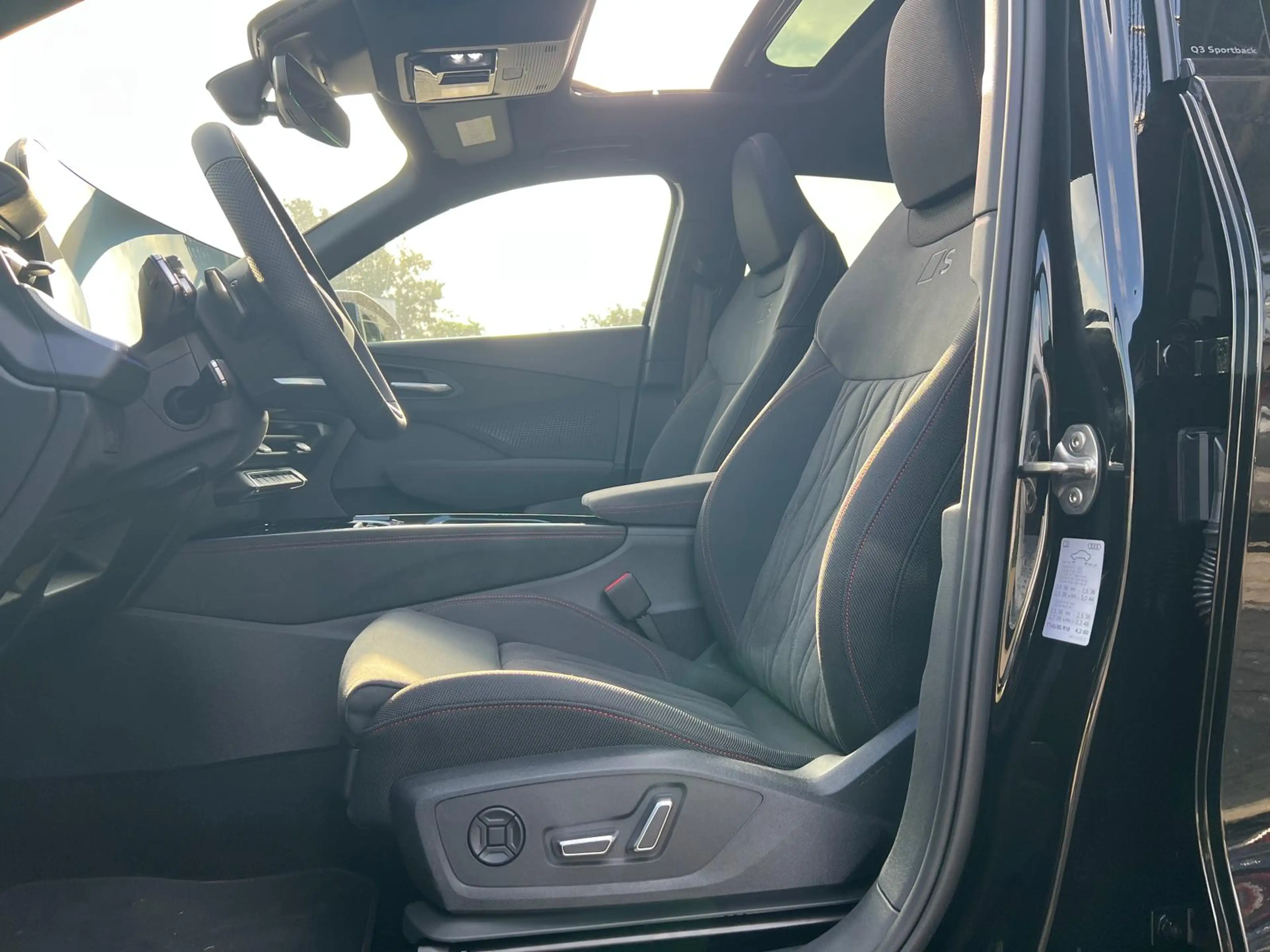 Audi Q3 Sportback SLINE **LP: 80K**/193PS/TECHPRO/20"/PANO — photo 12