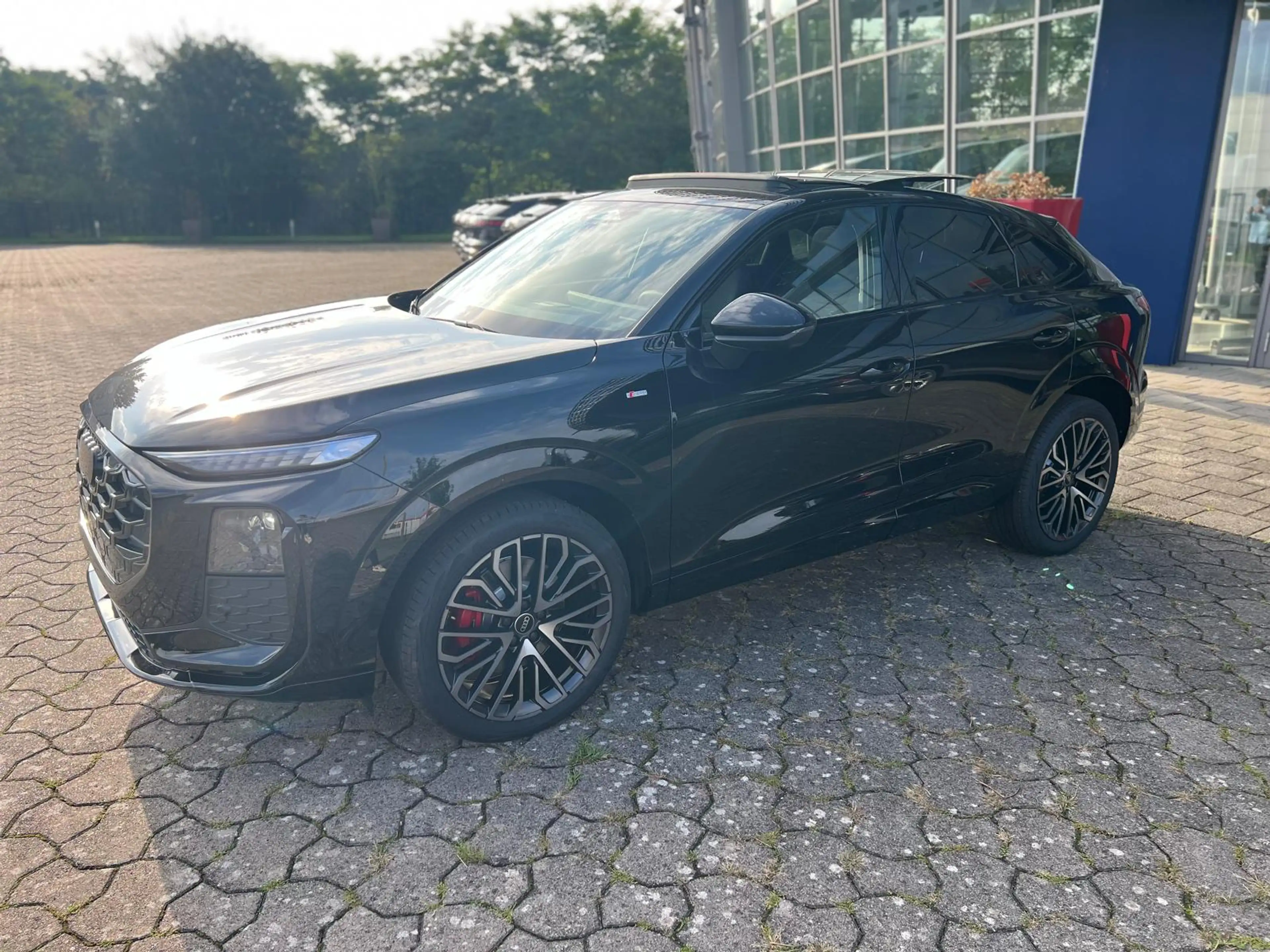 Audi Q3 Sportback SLINE **LP: 80K**/193PS/TECHPRO/20"/PANO — photo 2