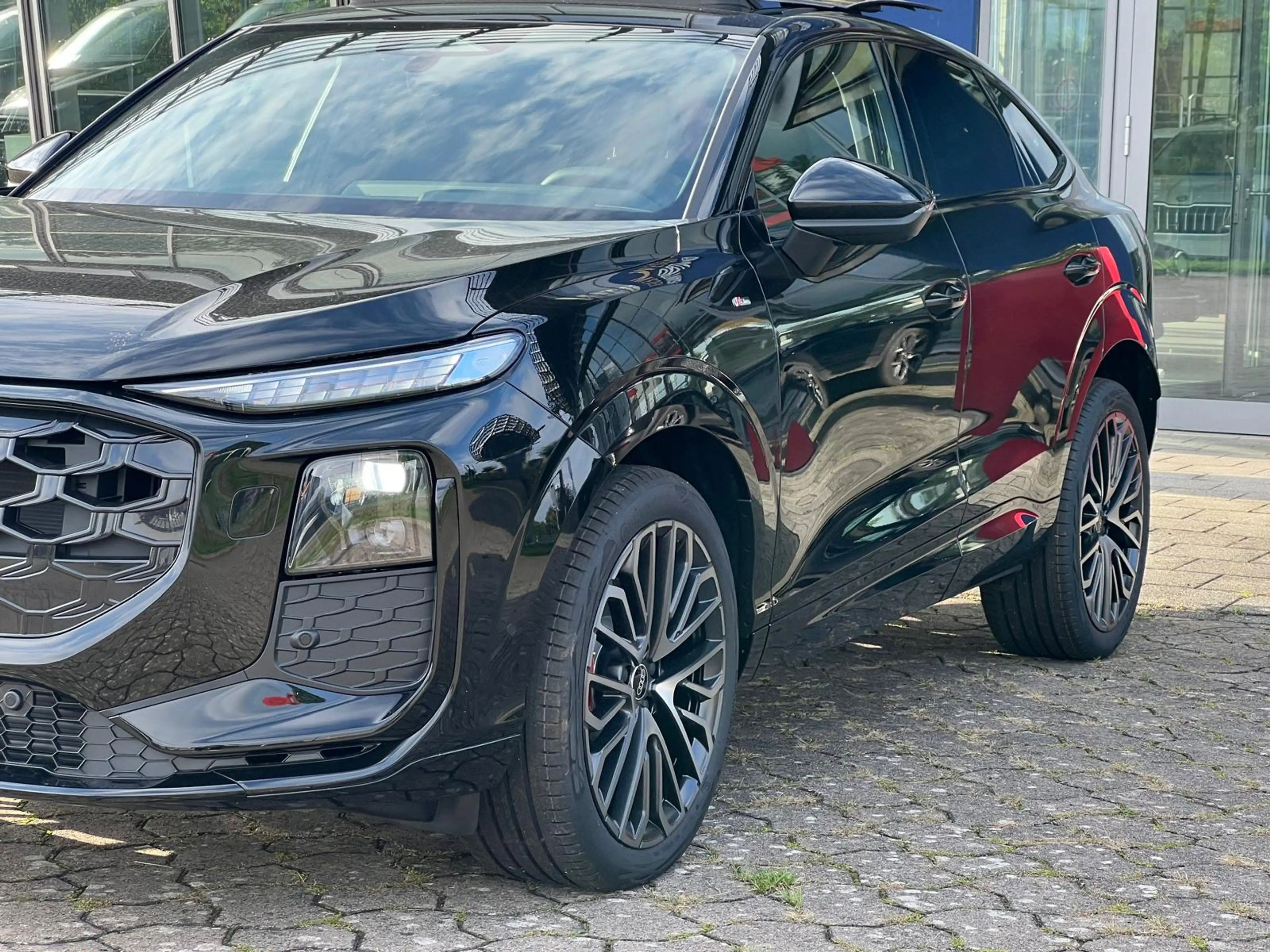 Audi Q3 Sportback SLINE **LP: 80K**/193PS/TECHPRO/20"/PANO — photo 8