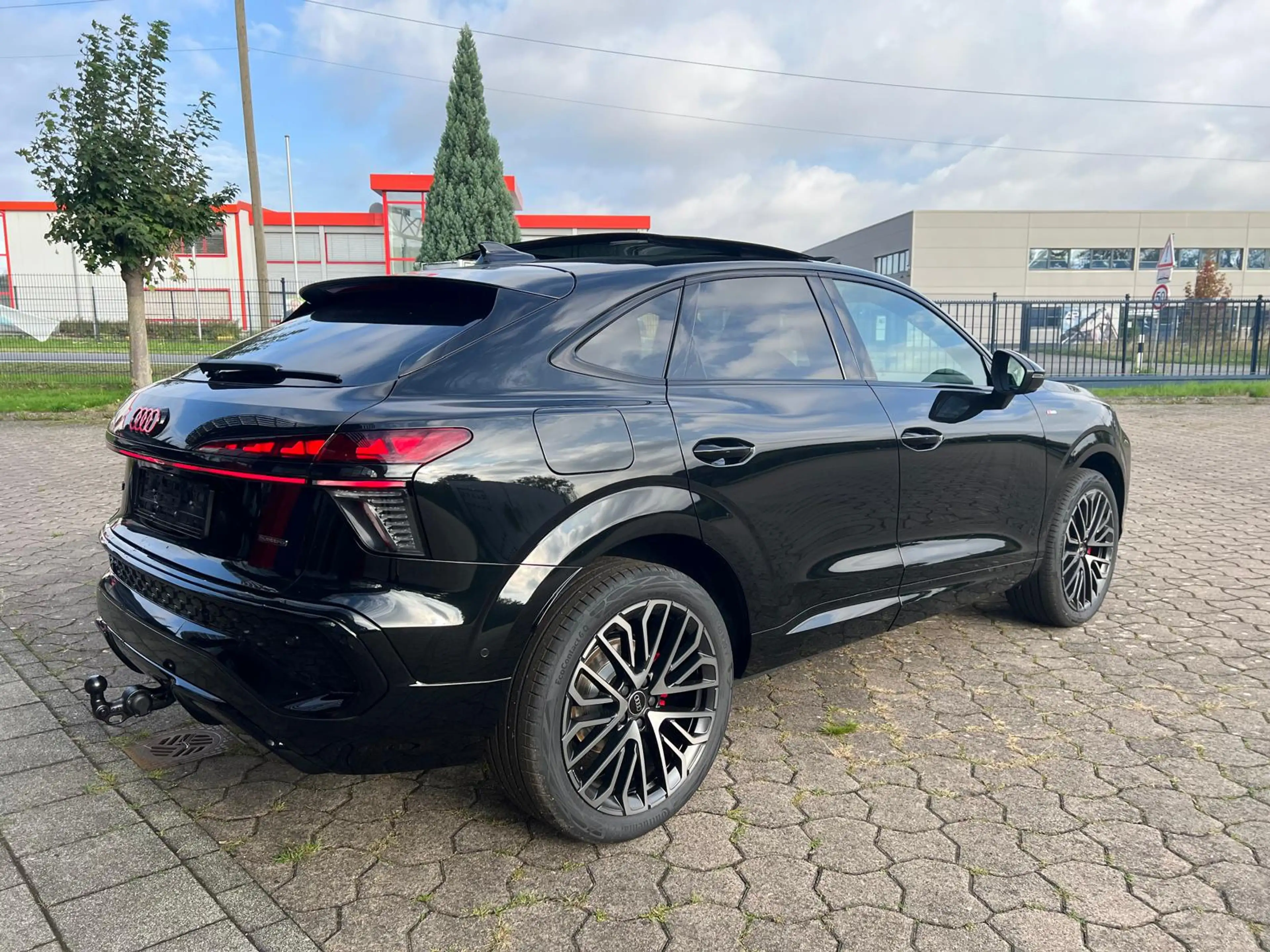 Audi Q3 Sportback SLINE **LP: 80K**/193PS/TECHPRO/20"/PANO — photo 7