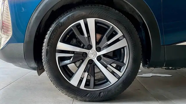 Peugeot 3008 view 5