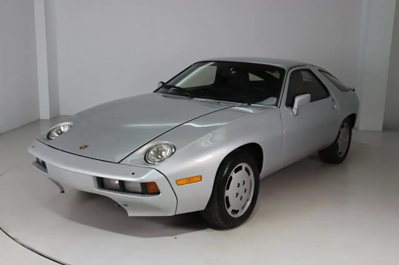 Porsche 928
