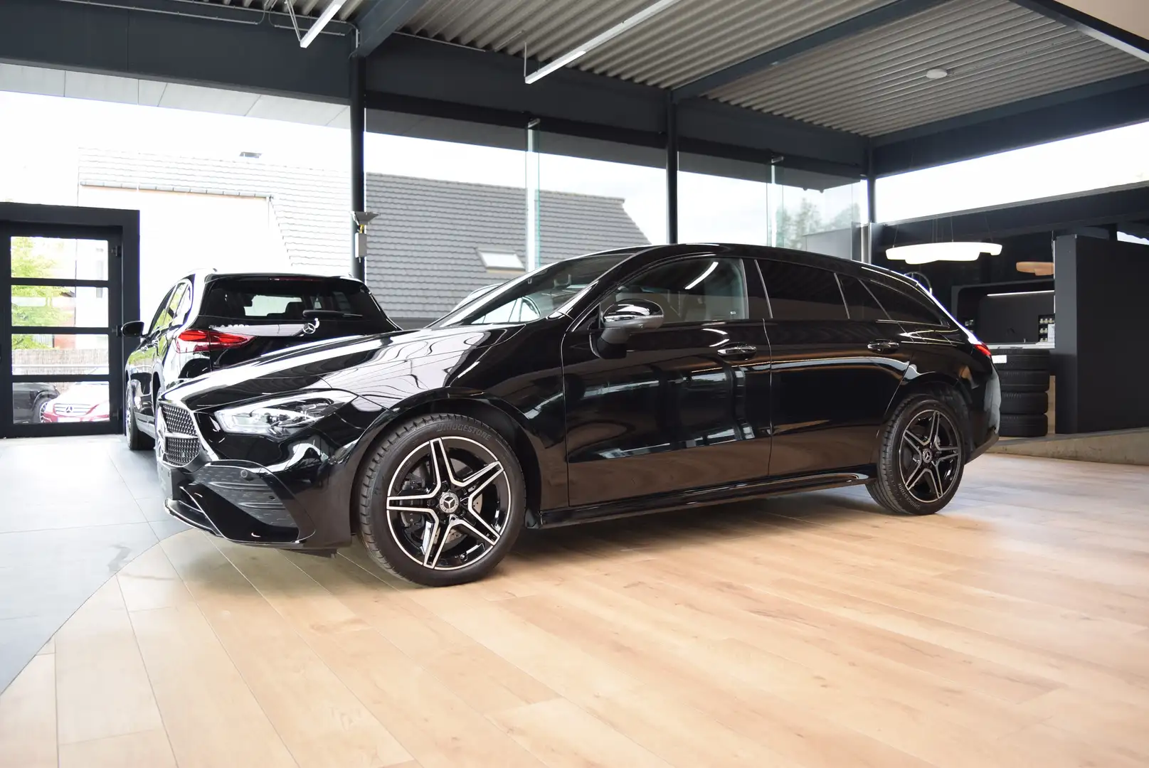Mercedes-Benz CLA 250 CLA 250 e Shooting Brake AMG/HUD/Pano dak/night Noir - 1