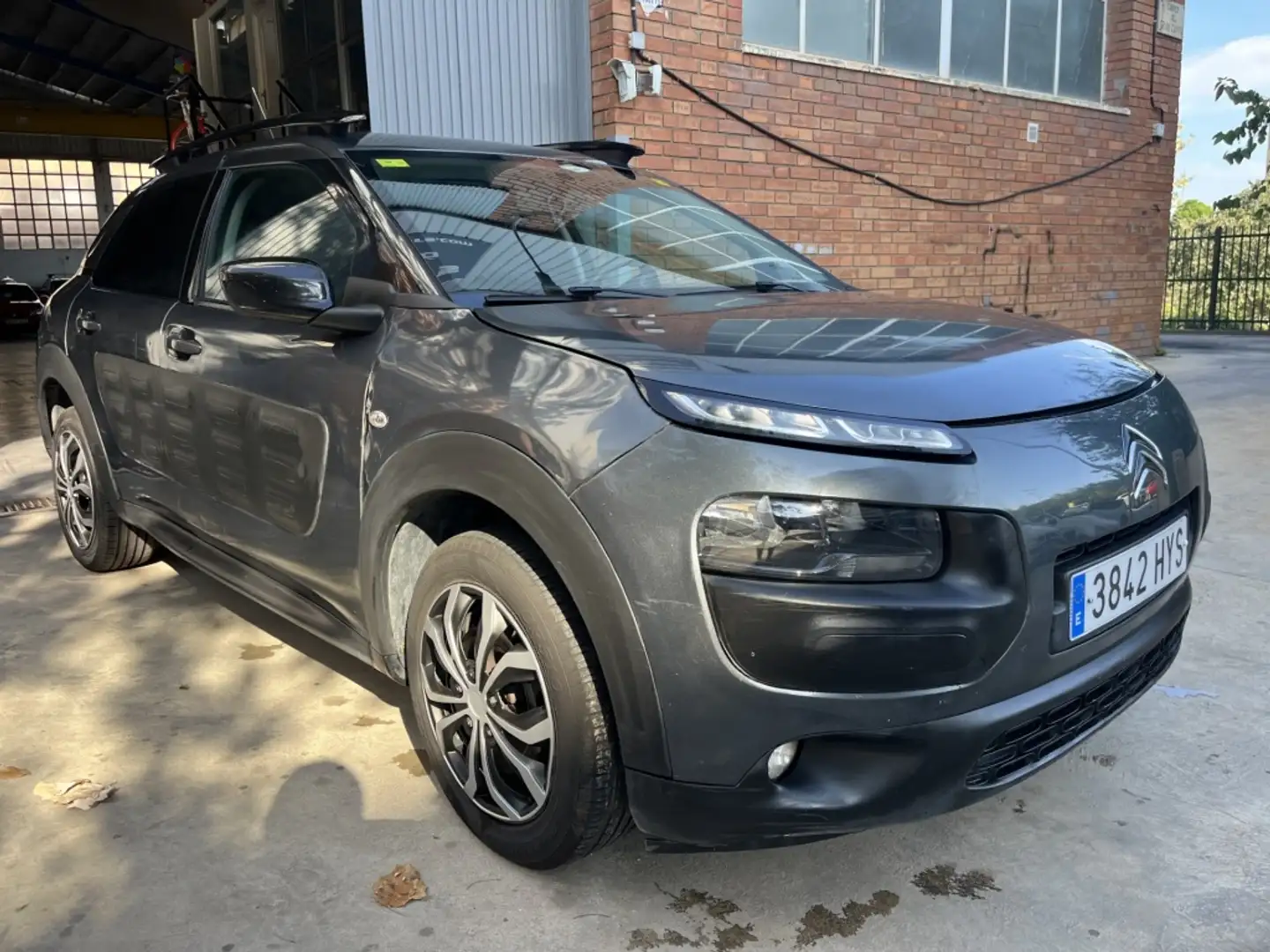 Citroen C4 Cactus 1.2 PureTech S&S Feel ETG 82 Šedá - 1