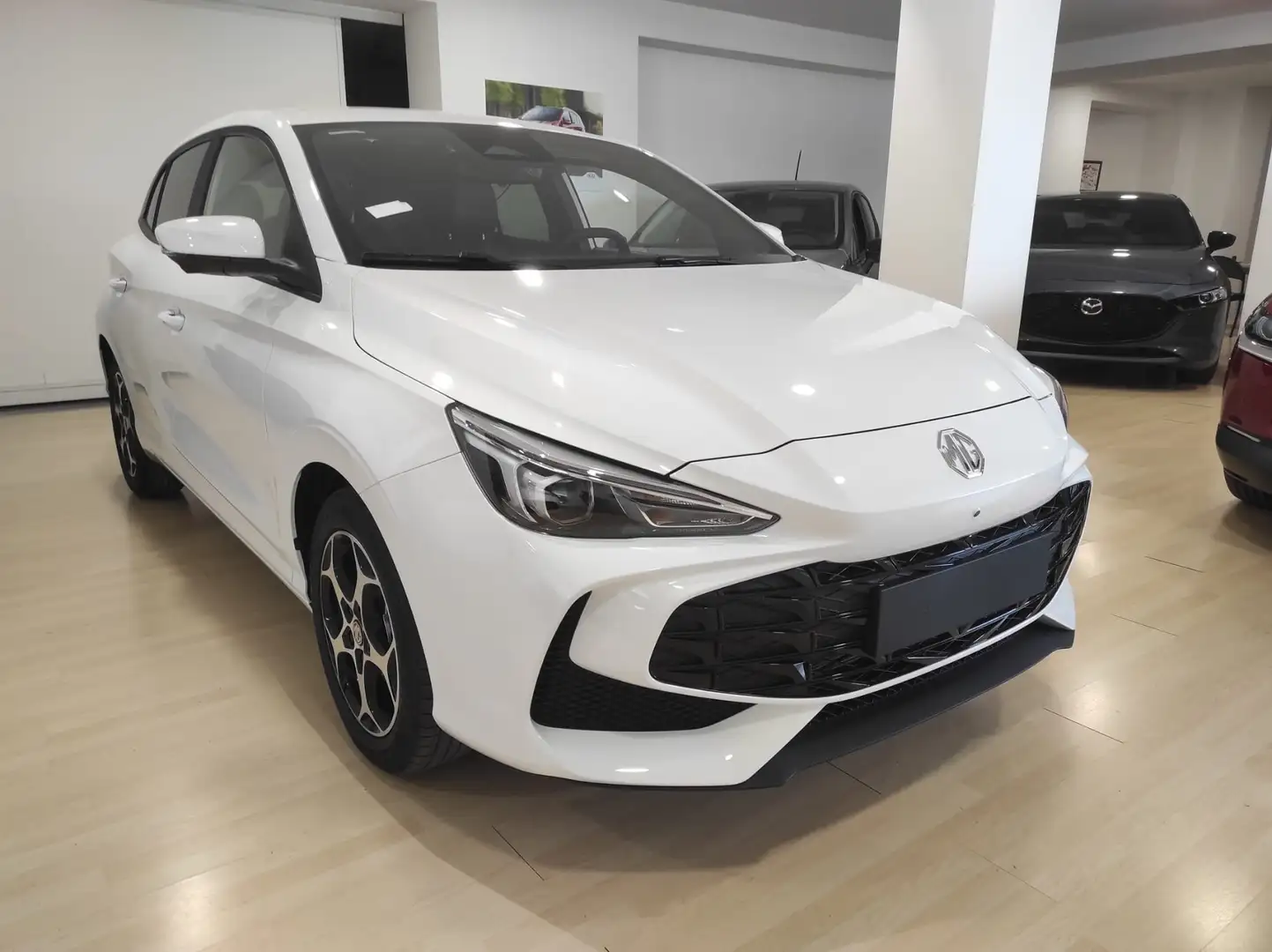 MG MG3 FULL HYBRID+ 195 CV LUXURY CON INCENTIVO REGIONALE Oro - 1