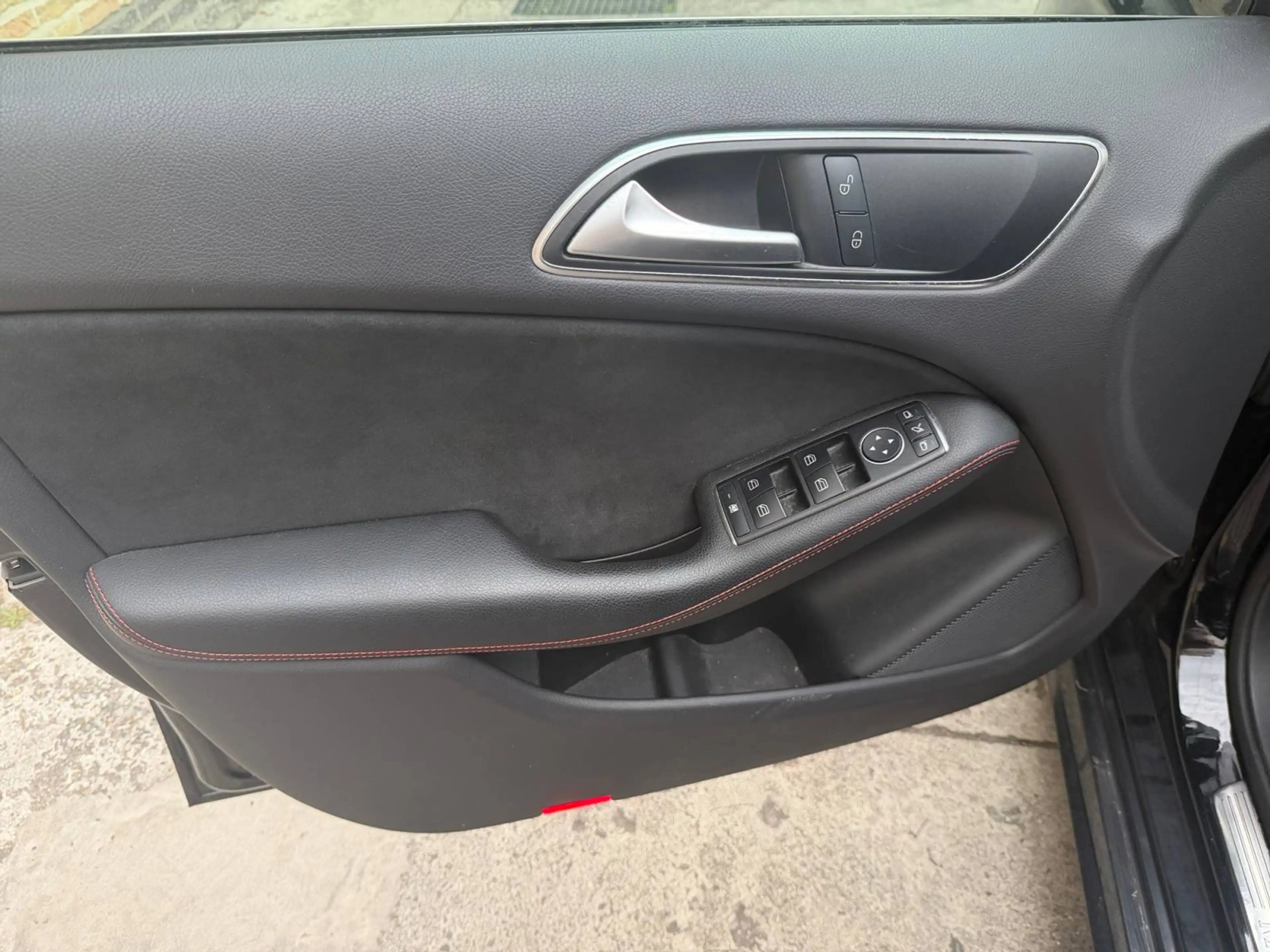 Mercedes-Benz B 180 Amg Line / Toit panoramique / Carnet complet Mercedes / Premier propriétaire / Véhicule belge — photo 9