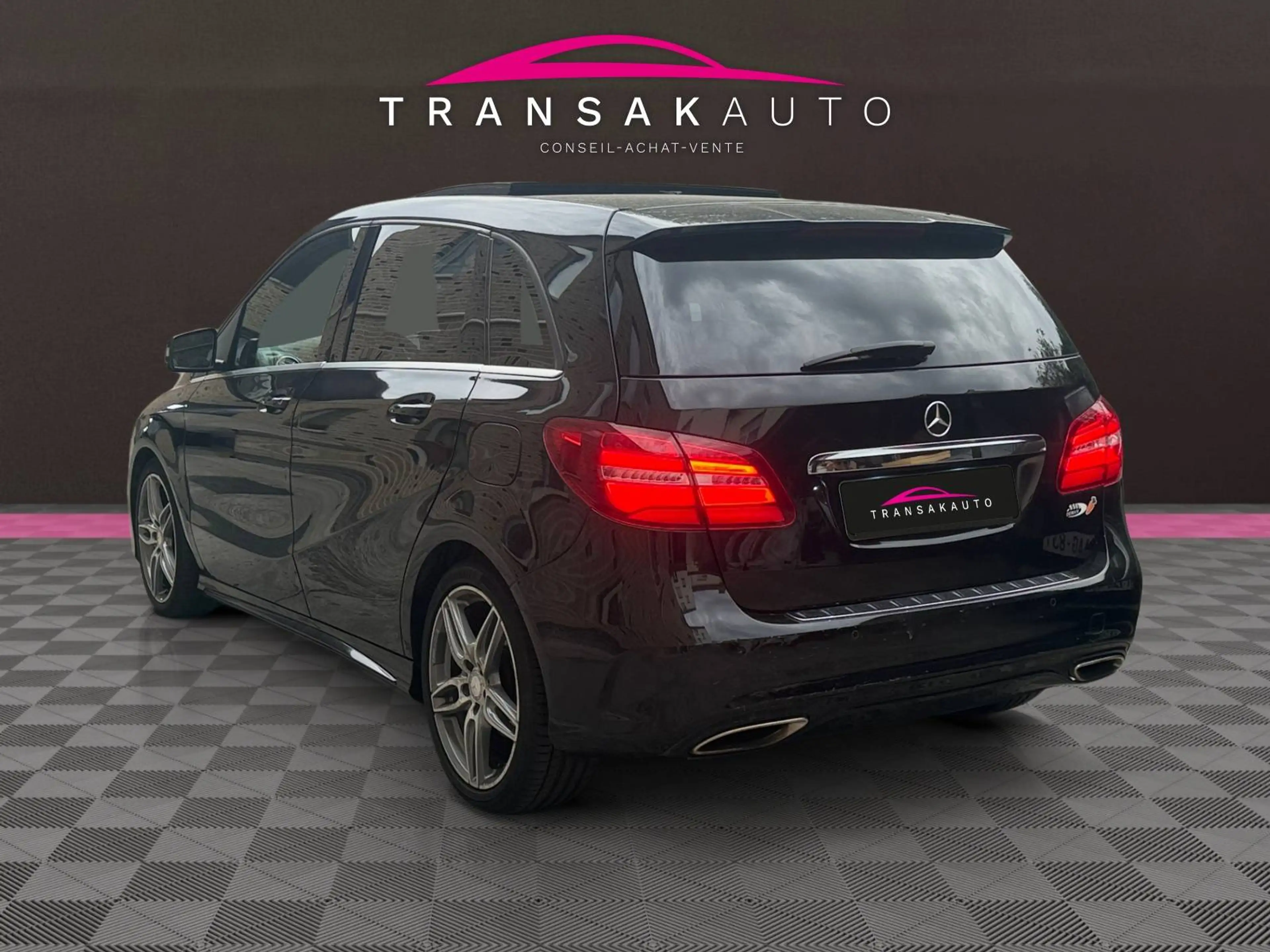 Mercedes-Benz B 180 Amg Line / Toit panoramique / Carnet complet Mercedes / Premier propriétaire / Véhicule belge — photo 3