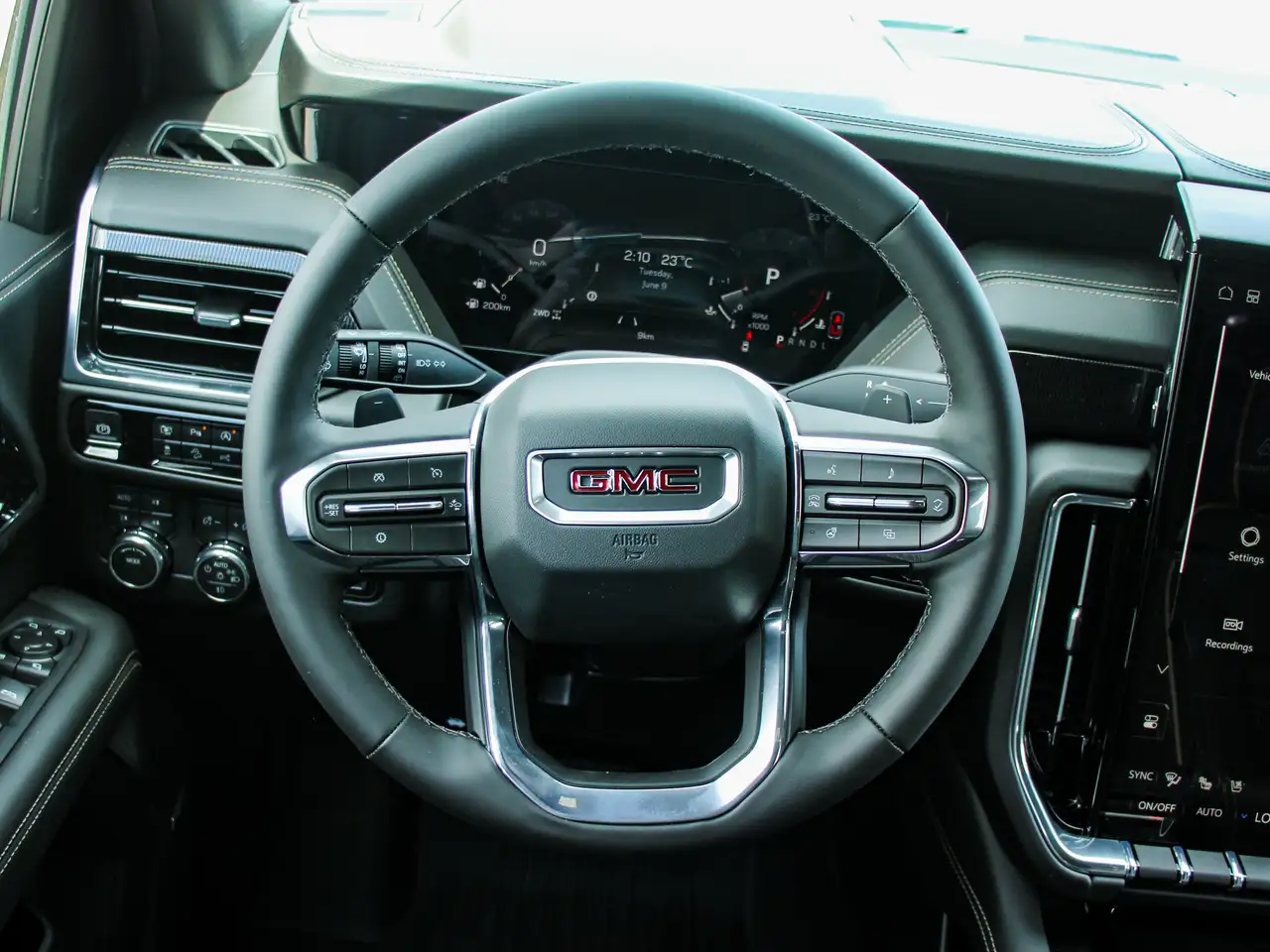 GMC Yukon снимка GMC Yukon