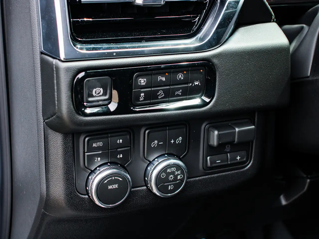 GMC Yukon снимка GMC Yukon