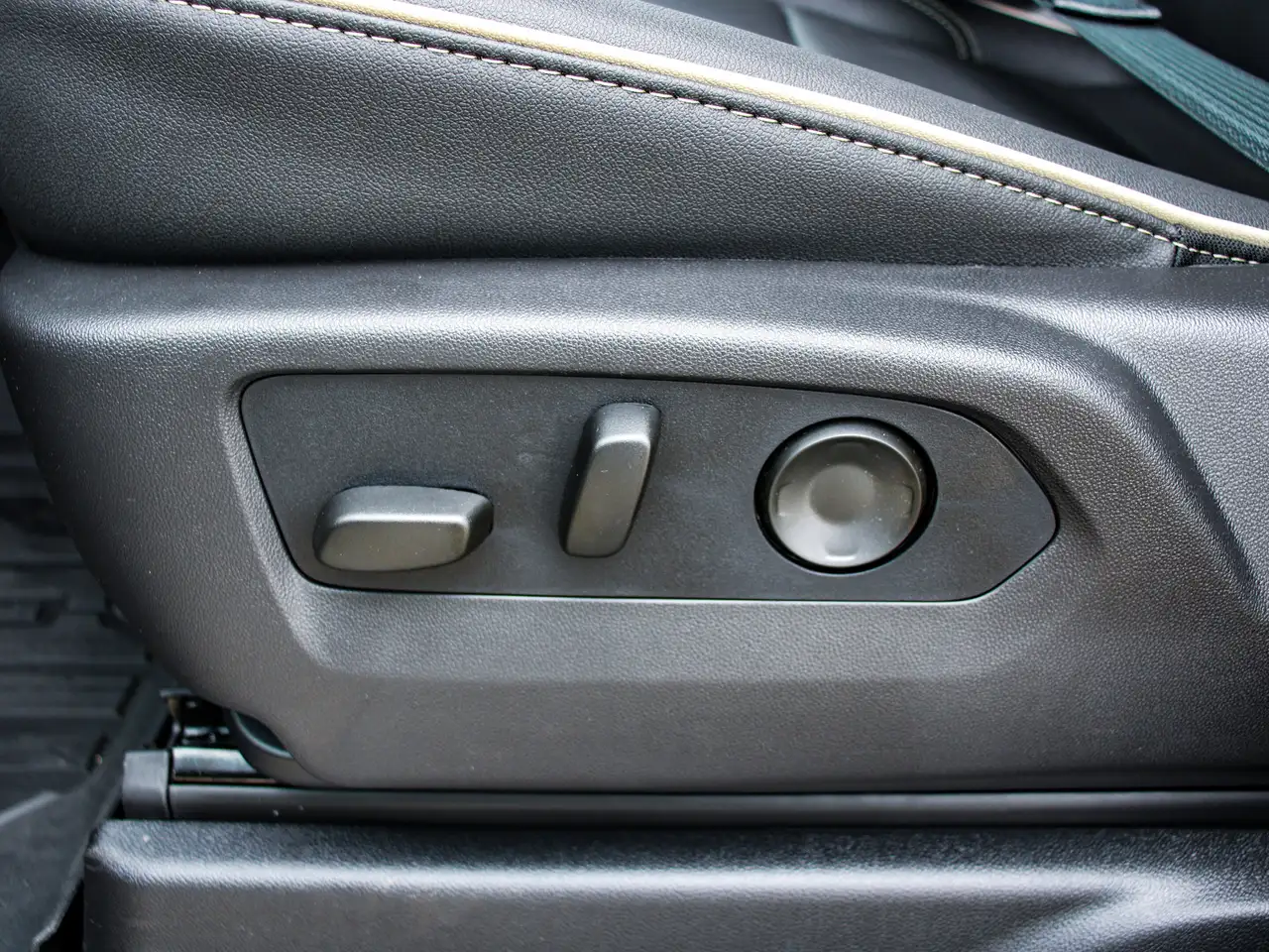 GMC Yukon снимка GMC Yukon