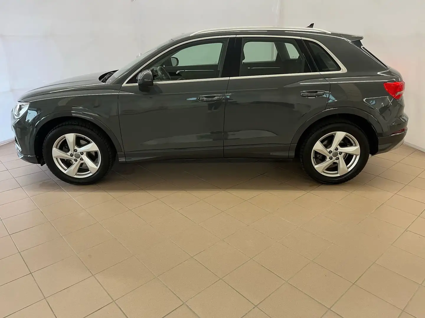 Audi Q3 Q3 35 2.0 tdi Business Advanced s-tronic Grau - 2