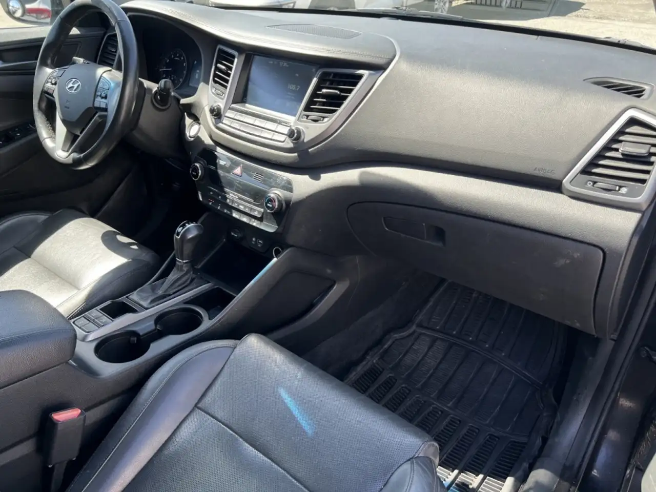 Hyundai TUCSON снимка Hyundai TUCSON