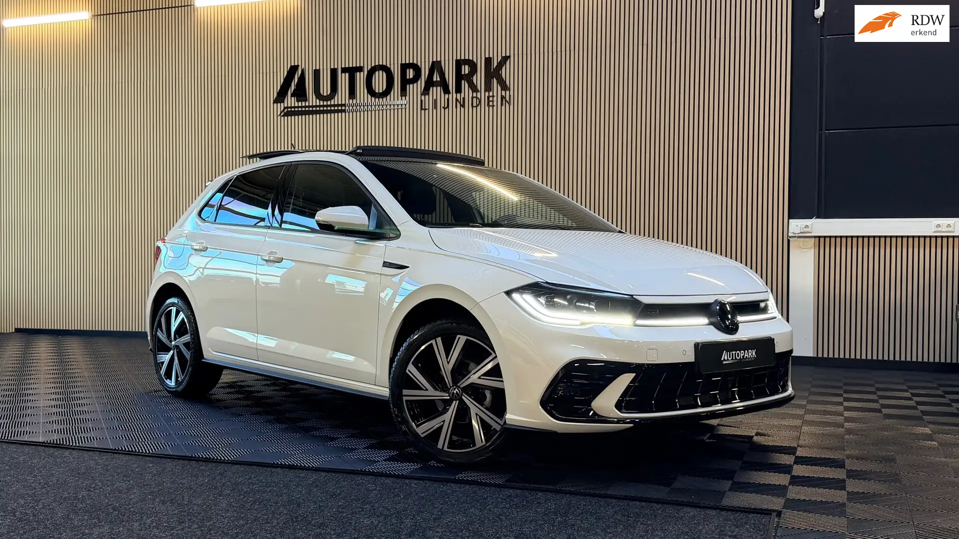 Volkswagen Polo 1.0 TSI 3x R-Line PANO/IQ LIGHTS/KEYLESS/VIRTUAL/C Wit - 1