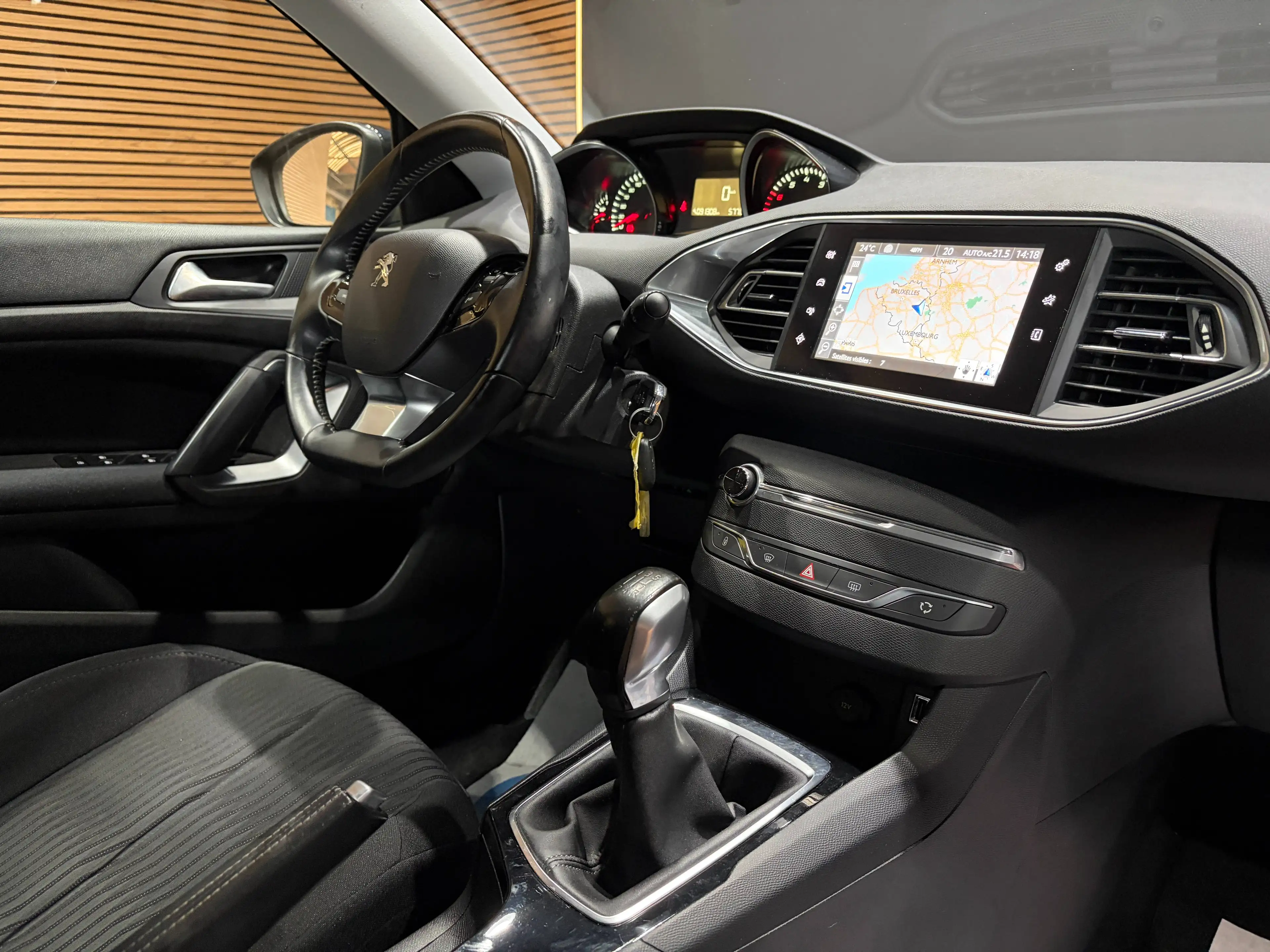 Peugeot 308 1.2i *CRUISE CONTROL*AIRCO*GPS*1ER PROPRIO*GARANTIE* — photo 13