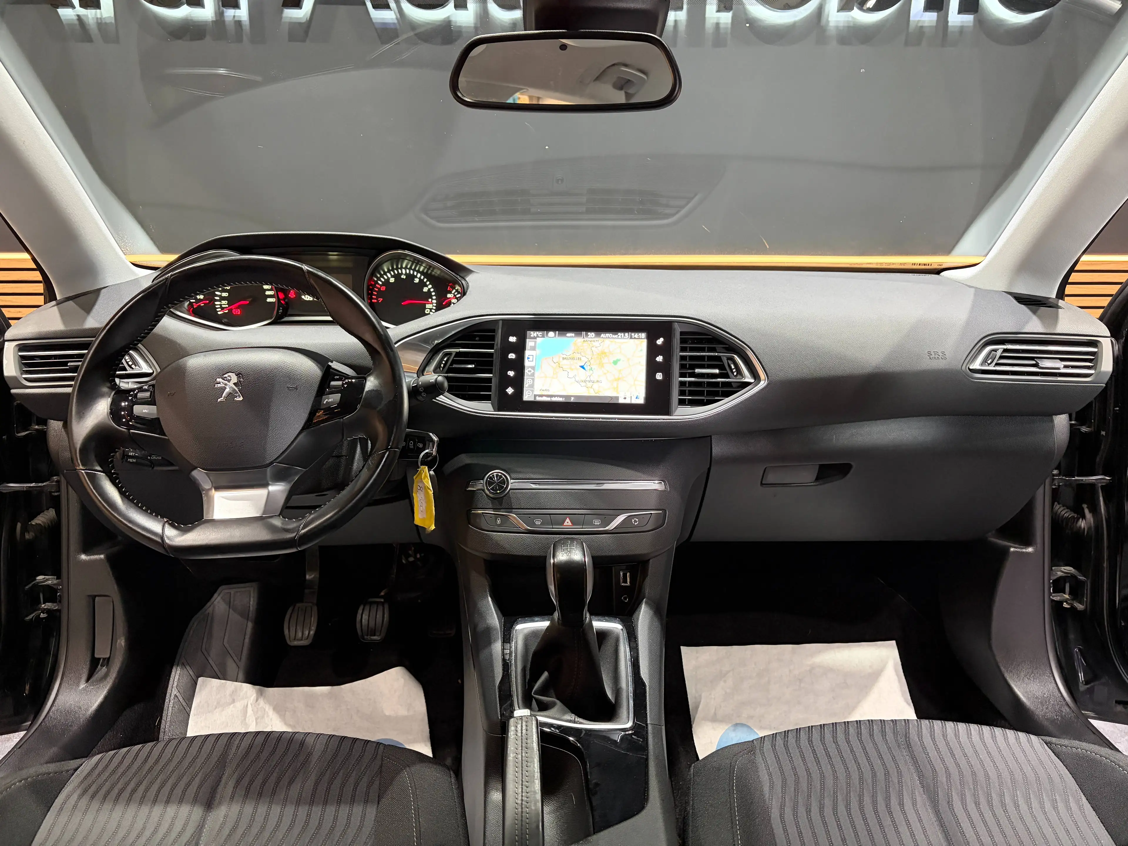 Peugeot 308 1.2i *CRUISE CONTROL*AIRCO*GPS*1ER PROPRIO*GARANTIE* — photo 8