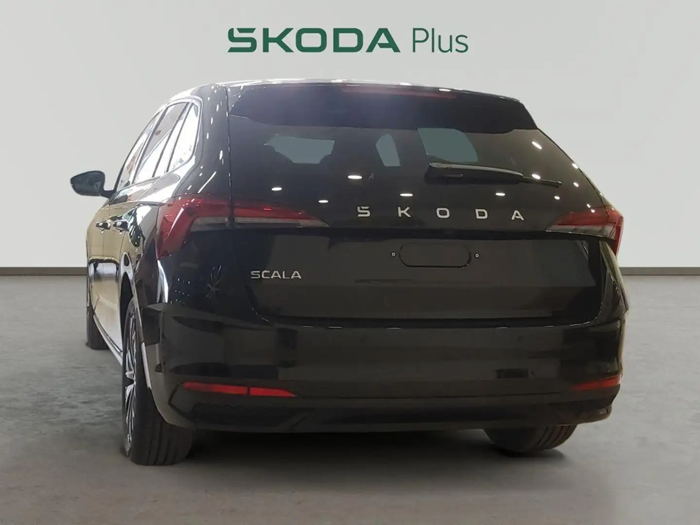 Skoda Scala 1.0 TSI Design DSG 85kW Negro - 2