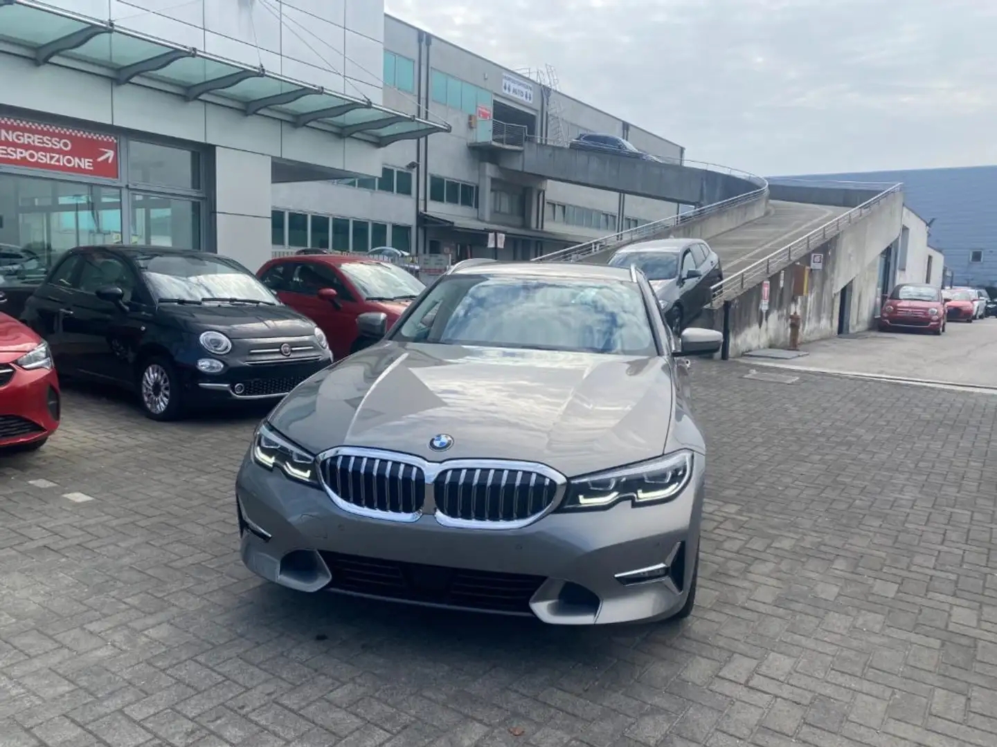 BMW 320 d xDrive Touring Luxury Grigio - 2