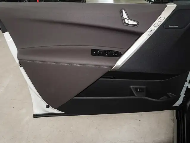BMW Ix view 17