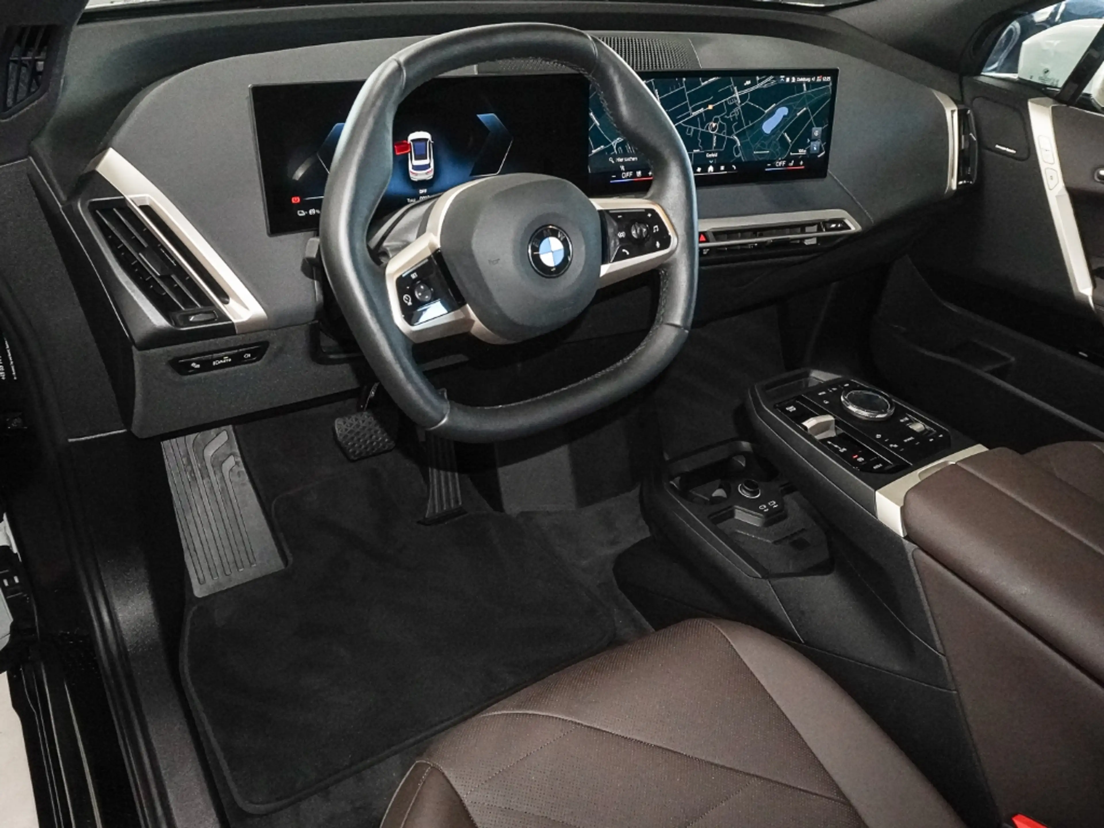 BMW iX xDRIVE45 Park-Assistent HUD StandHZG AHK-klappbar — photo 9