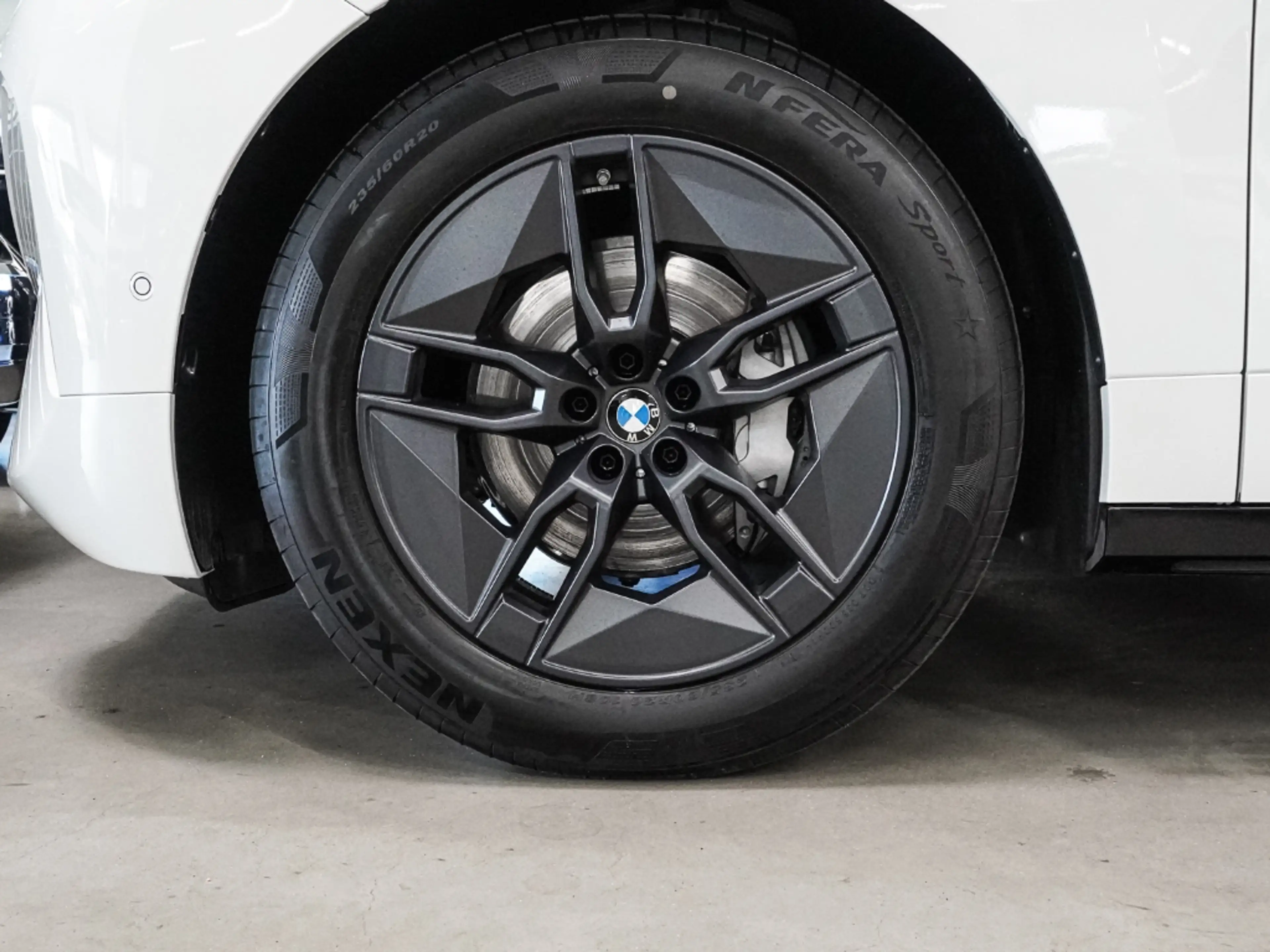 BMW iX xDRIVE45 Park-Assistent HUD StandHZG AHK-klappbar — photo 7