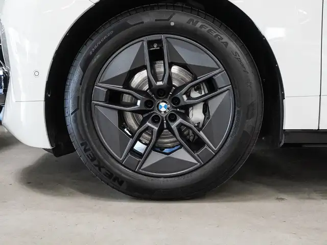 BMW Ix view 7