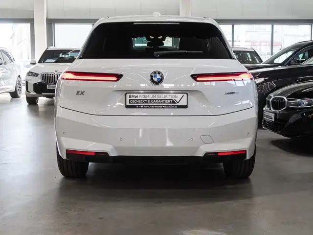 BMW Ix view 5
