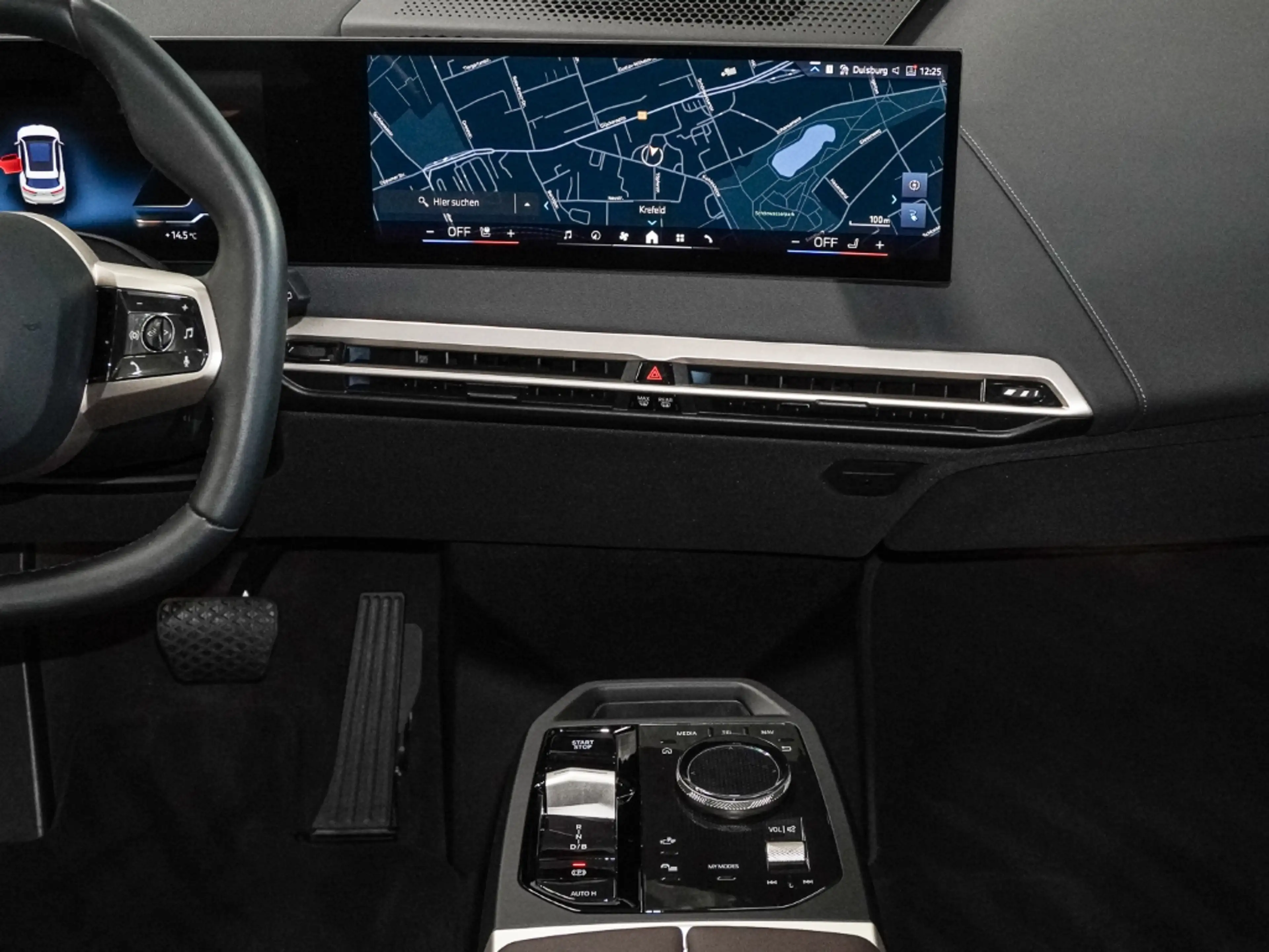 BMW iX xDRIVE45 Park-Assistent HUD StandHZG AHK-klappbar — photo 12