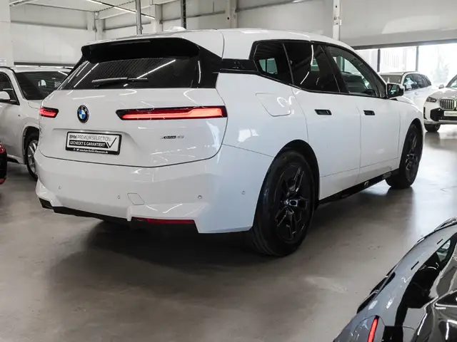 BMW Ix view 2