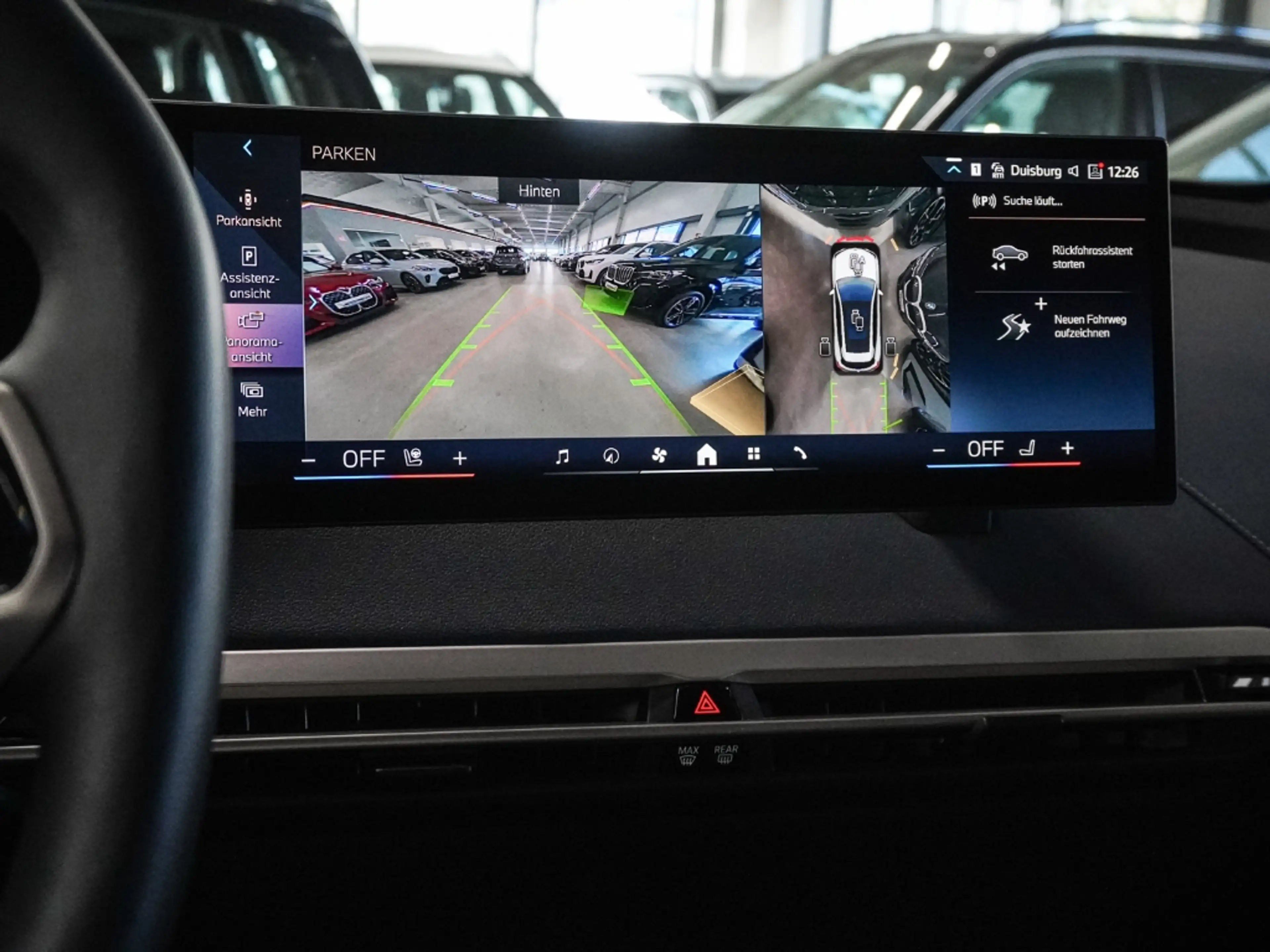 BMW iX xDRIVE45 Park-Assistent HUD StandHZG AHK-klappbar — photo 13