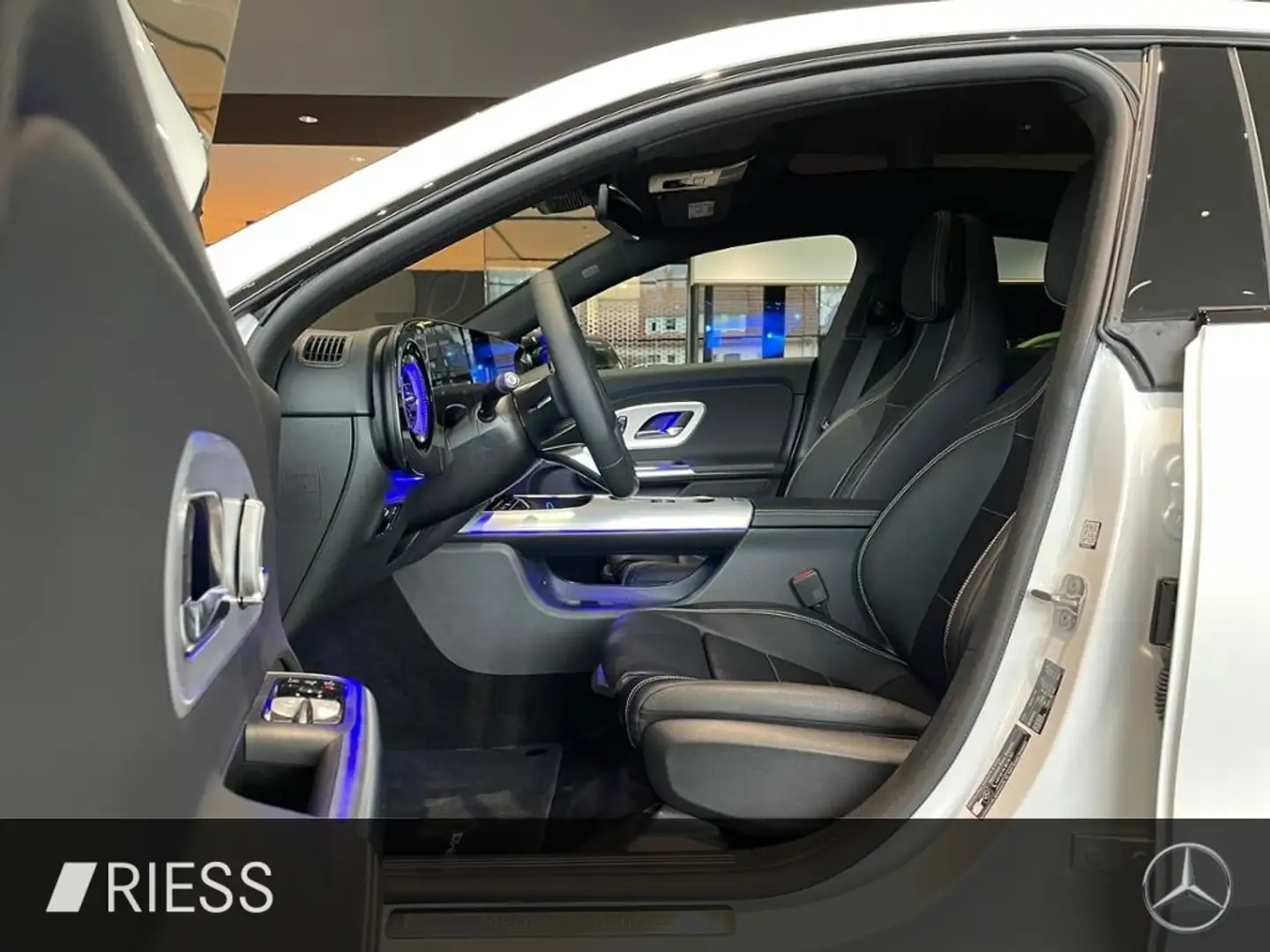 Mercedes-Benz CLA 350 EQ AMG+AHK+DISTRONIC+MULTIBEAM+KEYLESS+ bijela - 2