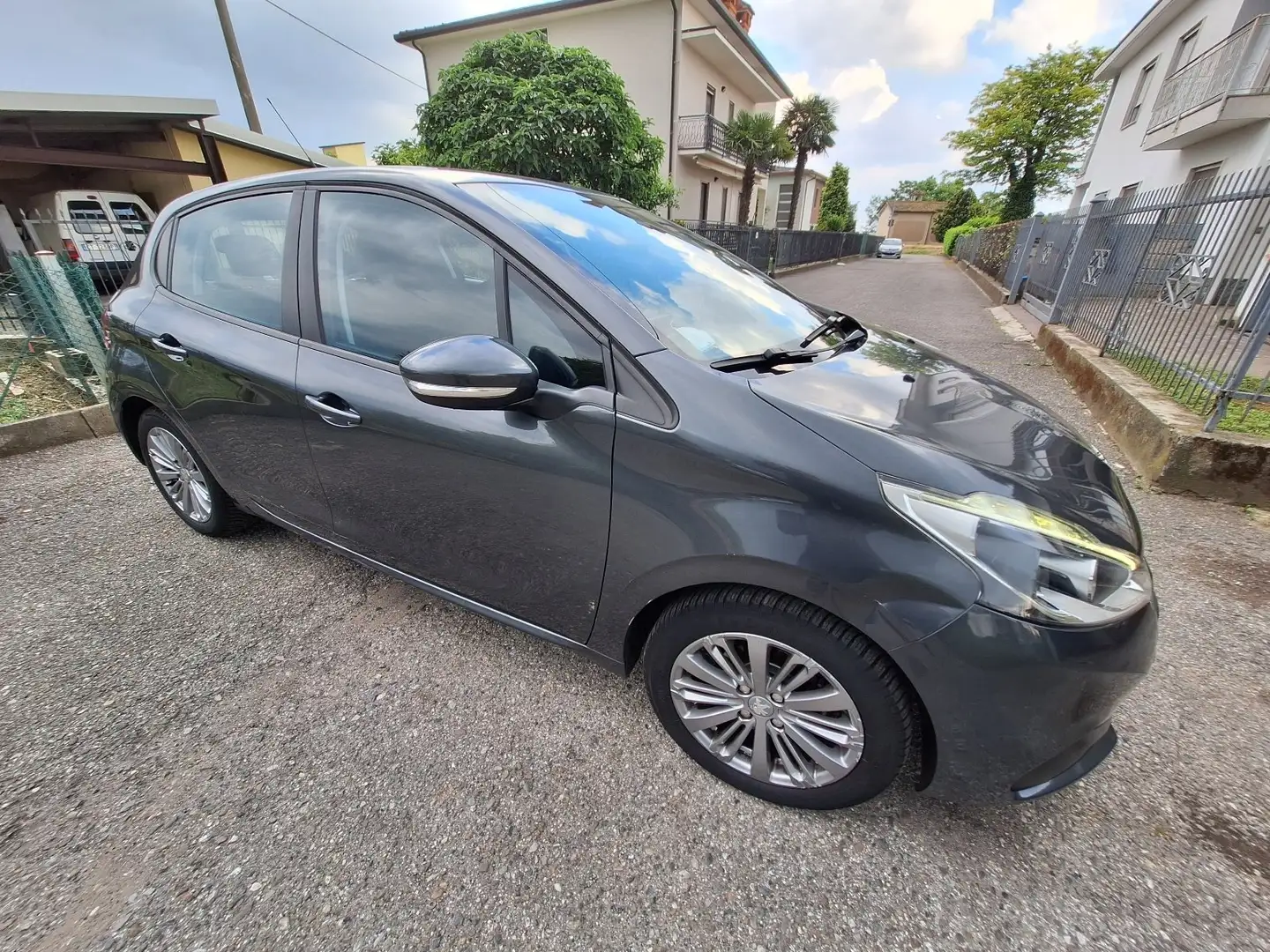 Peugeot 208 1.2 puretech Active Argent - 1