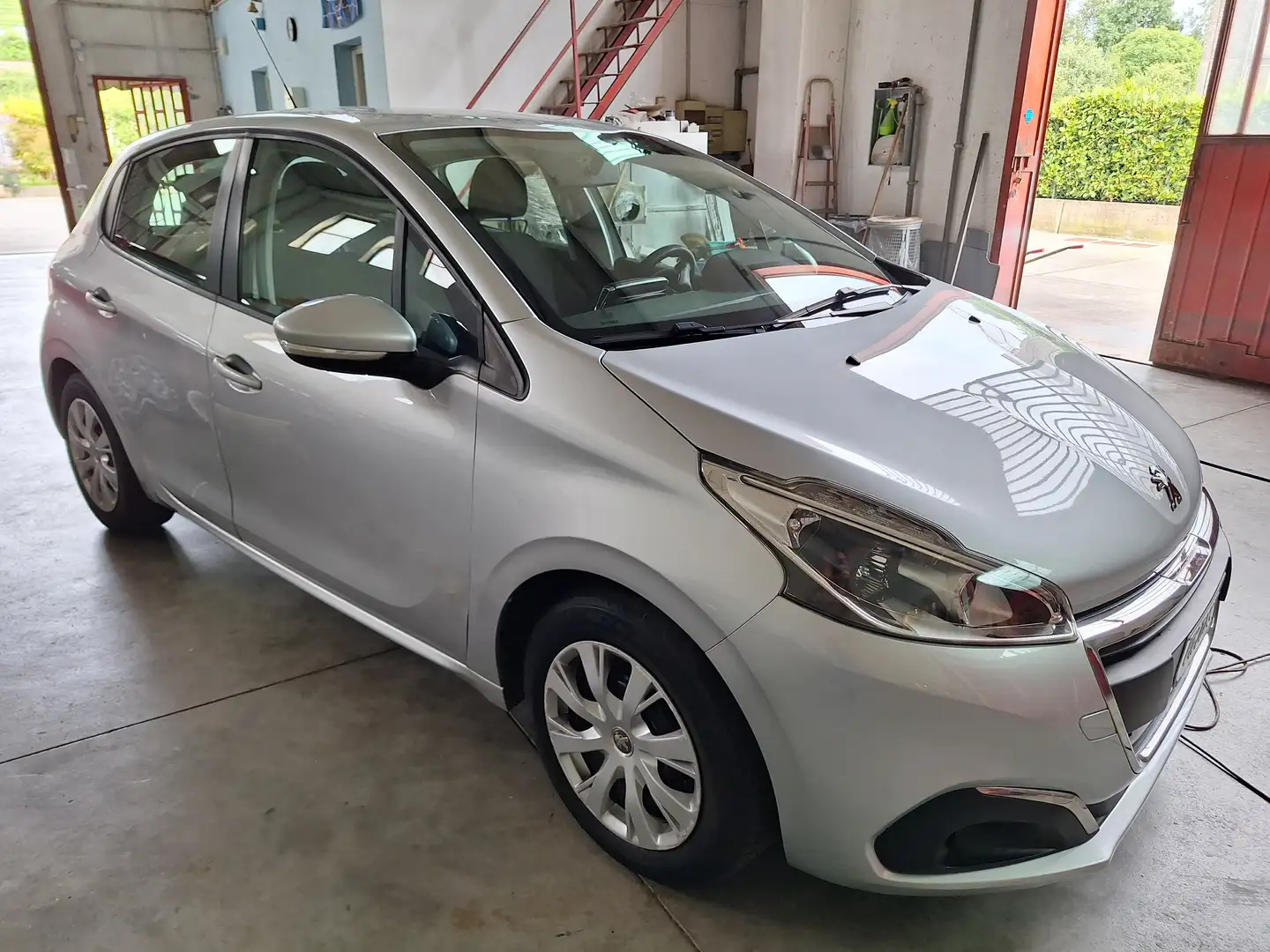 Peugeot 208 1.2 puretech Active Zilver - 1