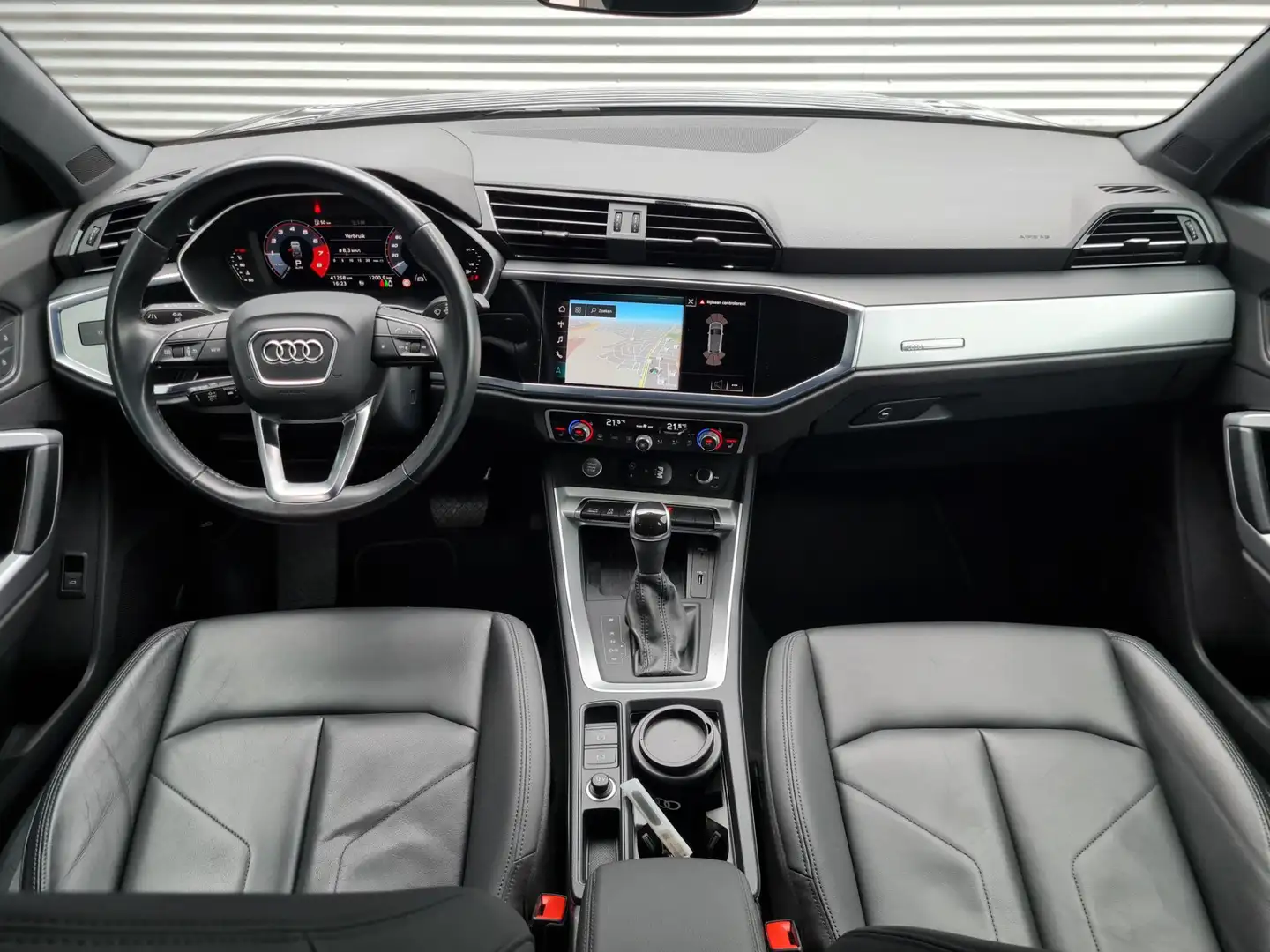 Audi Q3 35 TFSI S edition | Leer | Navigatie | Virtueel Noir - 2