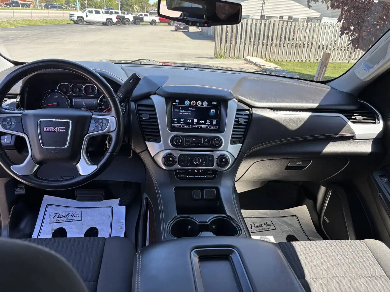 GMC Yukon снимка GMC Yukon