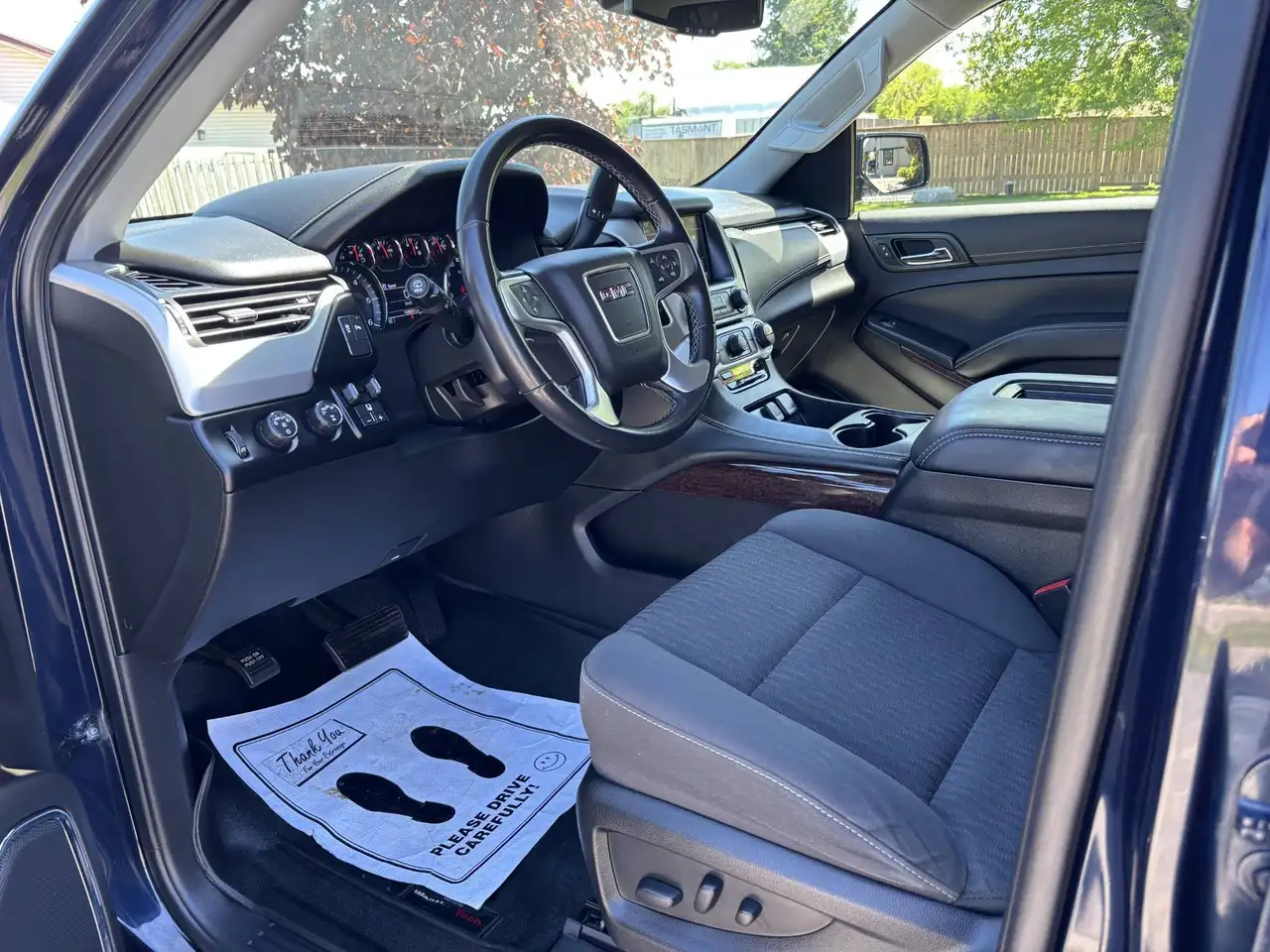 GMC Yukon снимка GMC Yukon