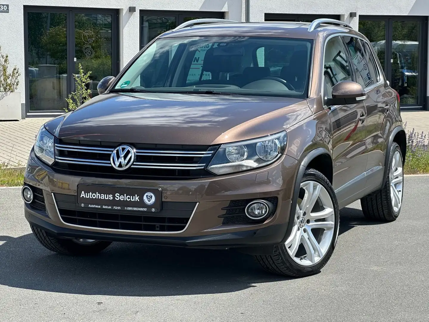 Volkswagen Tiguan Sport & Style BMT *PANO*SHZ*PDC*Navi*AHK* Schwarz - 1