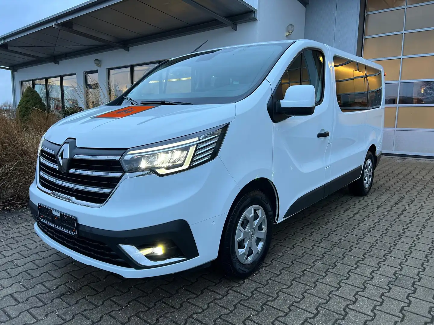 Renault Trafic L1H1 3,0t Life 2.0BLUE dCi 9-Sitze Kamera Blanco - 1