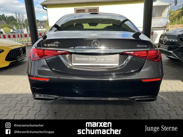 Mercedes-Benz S-Class view 5