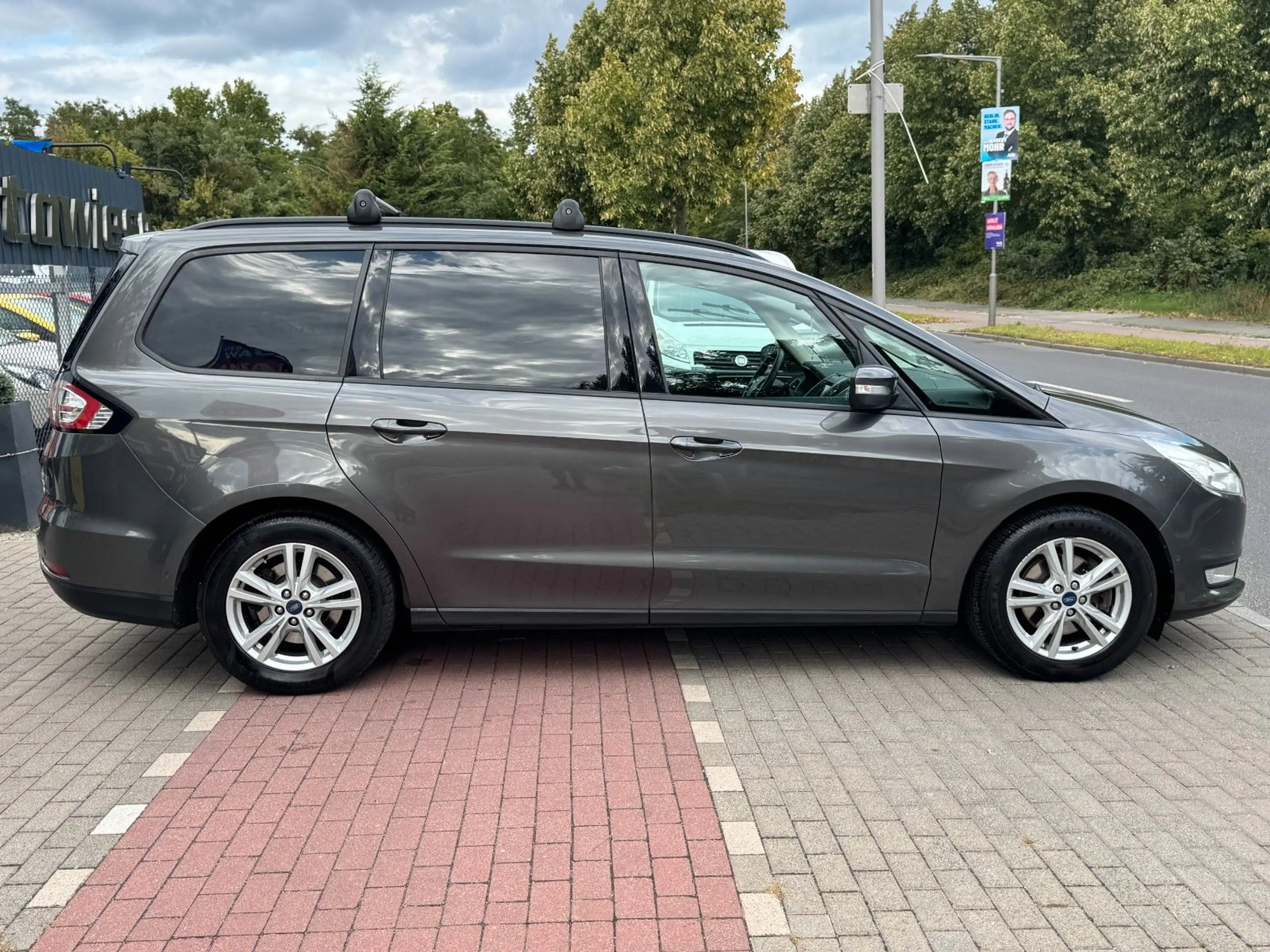 Ford Galaxy 2.0TDCi Business*7Sitze*Nav*Kamera*PDC* — photo 4