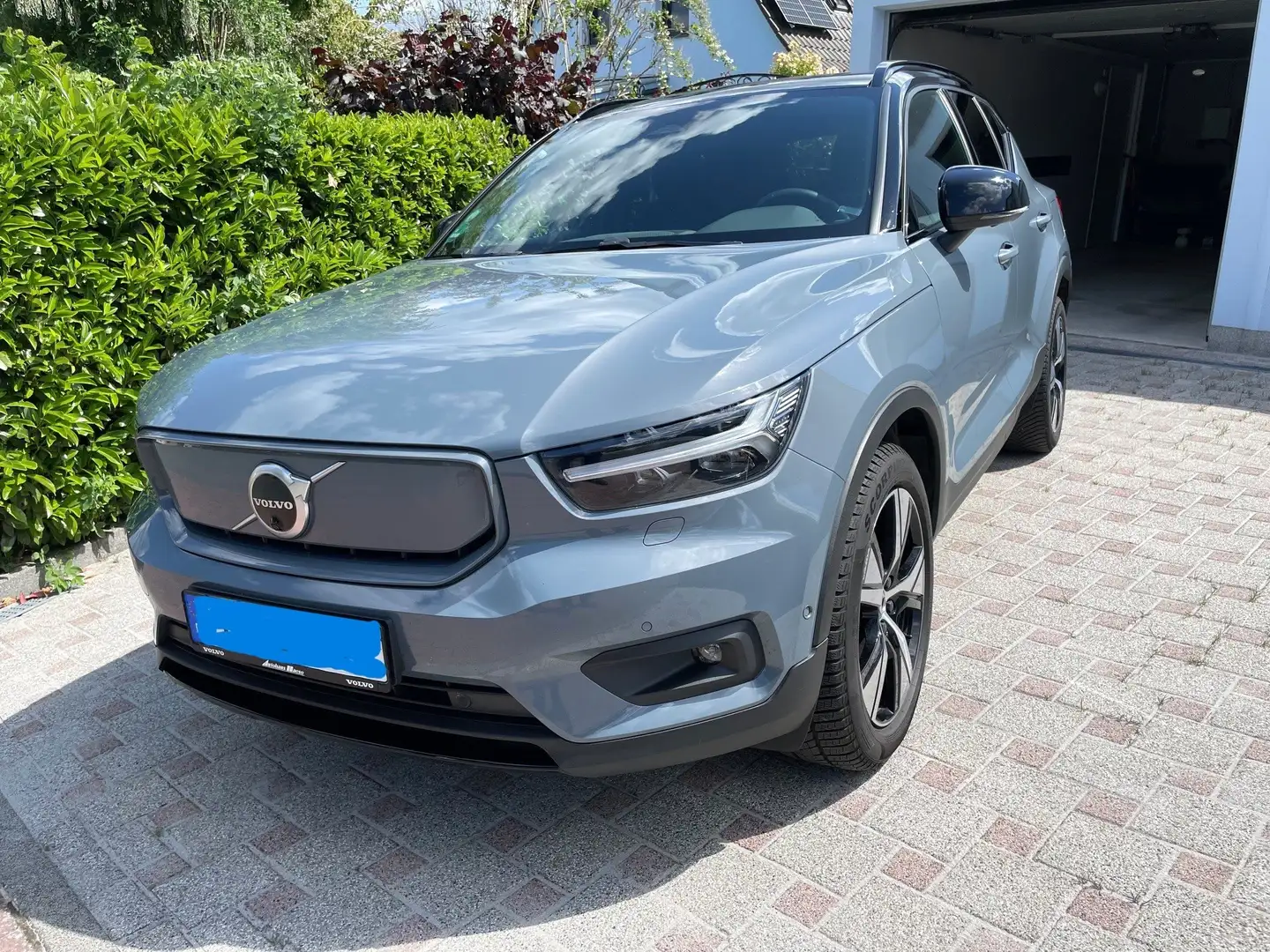Volvo XC40 XC40 Pure Electric Pro, AWD, AHK, Pano Grau - 1