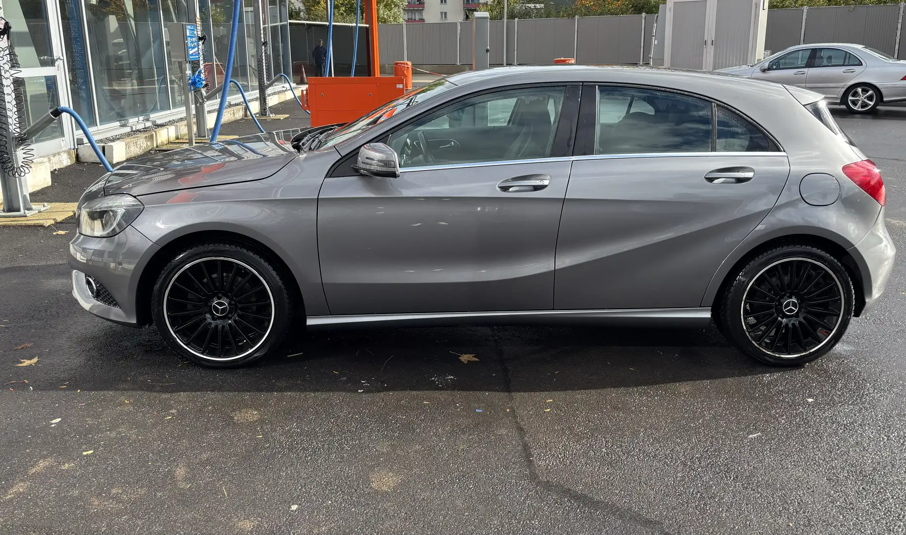 Mercedes-Benz A 200 (BlueEFFICIENCY) - 1