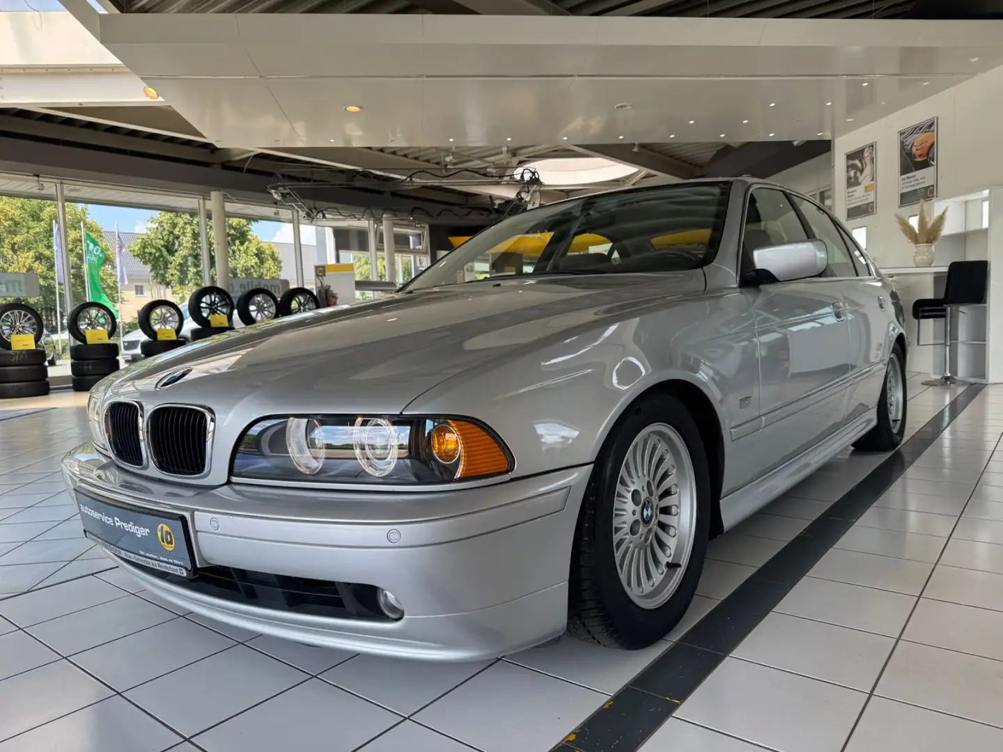 BMW 520 i*XENON+LEDER+TEMPOMAT+PDC+SITZHEIZUNG* Argent - 1