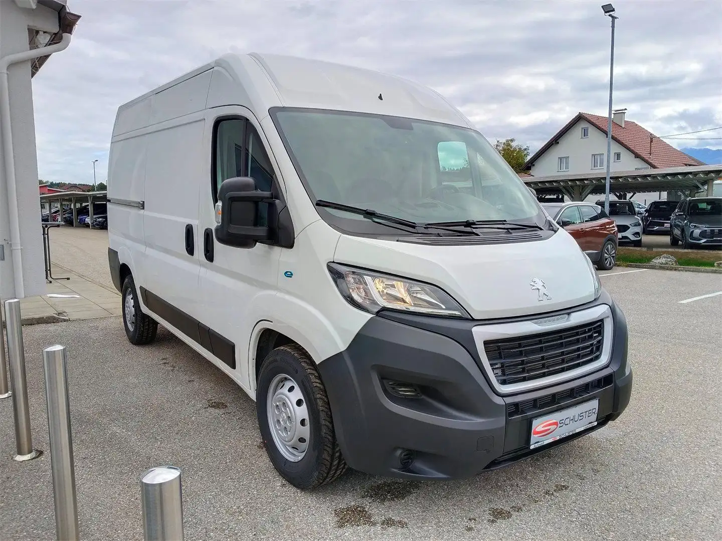 Peugeot Boxer 35+ L2H2 37 kWh Weiß - 1