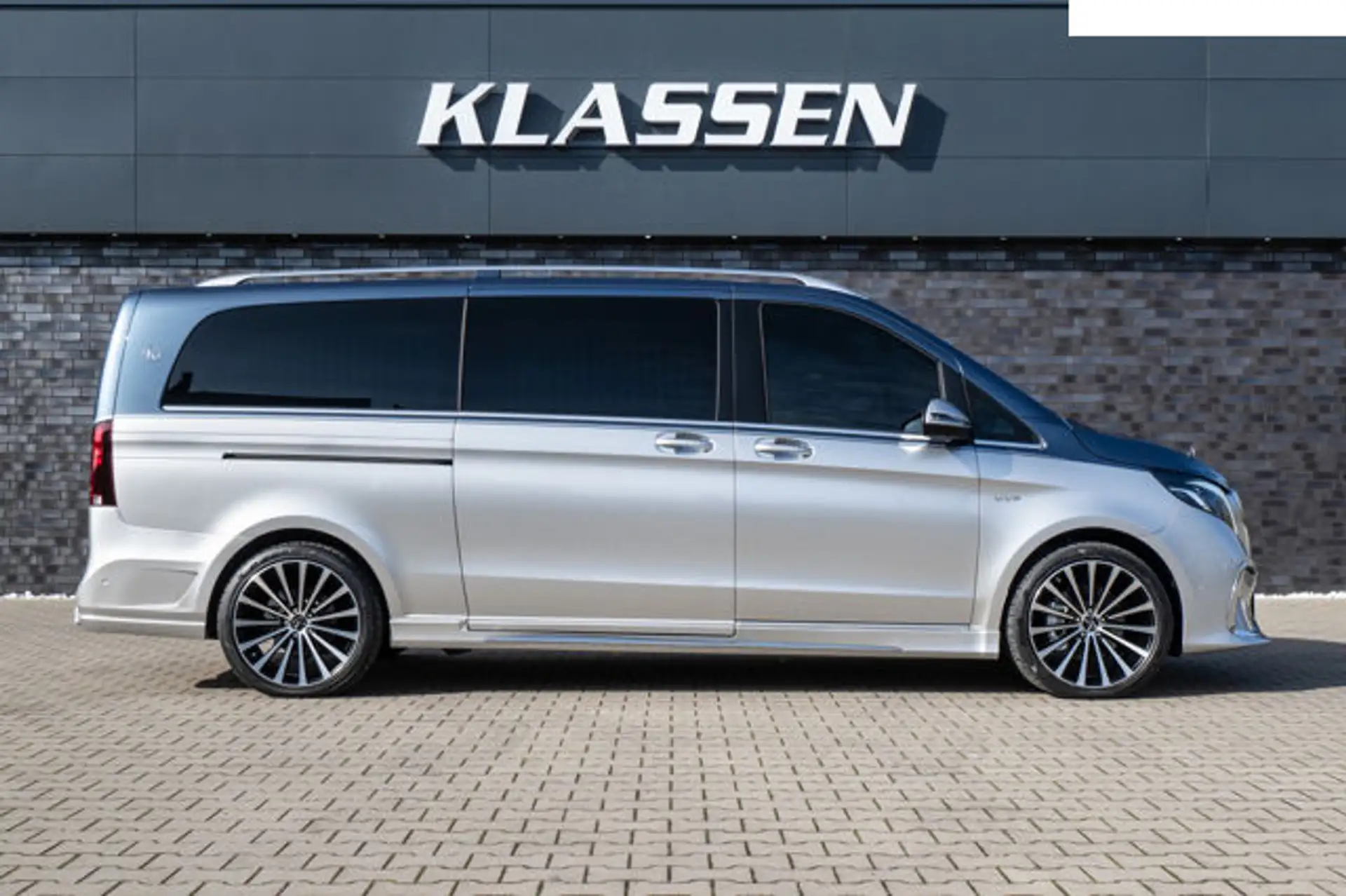 벤츠 V-Class V 300 2026 실버 사진 3