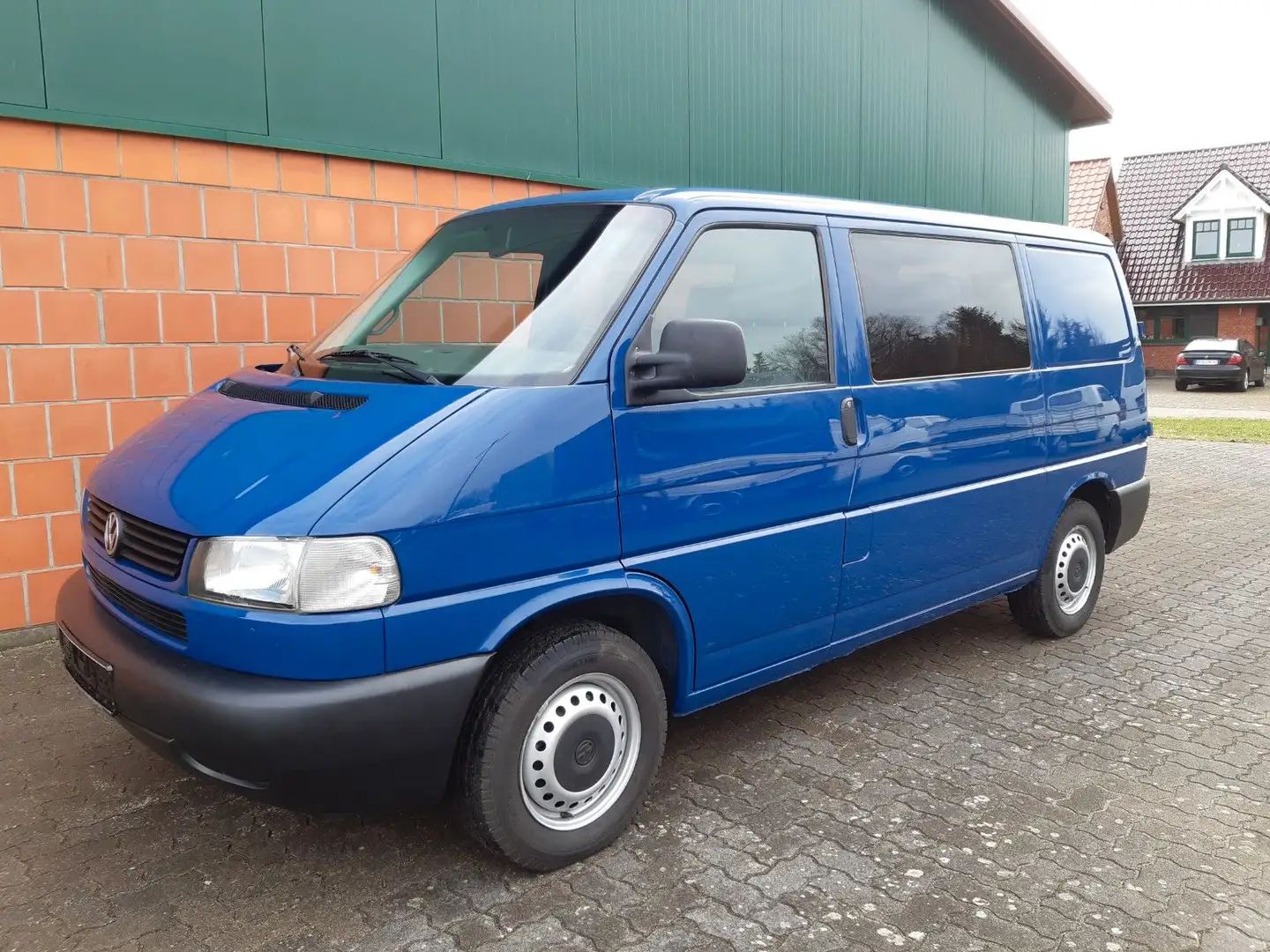 Volkswagen T4 2,5 TDI - mit Rollstuhllift - im Traumzustand Blau - 1