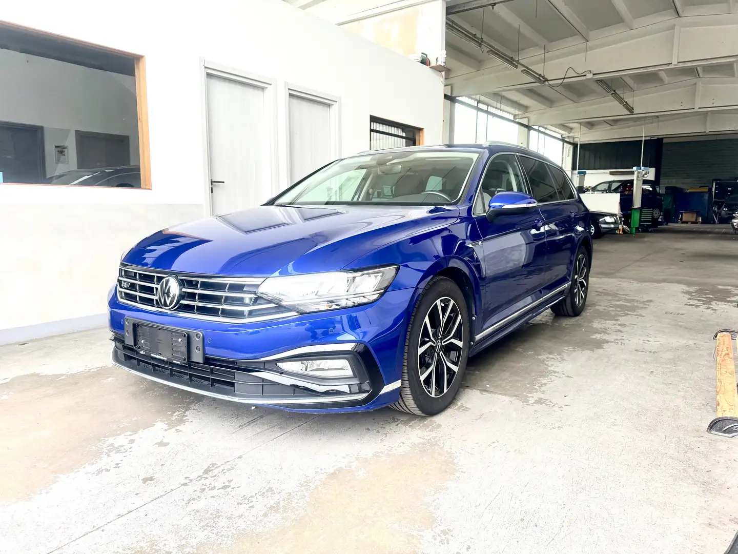 Volkswagen Passat Variant R-Line 2.0 tdi Executive 150cv dsg Blu/Azzurro - 1