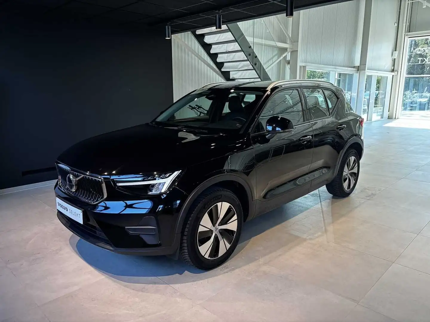 Volvo XC40 Core, B3 Mild hybrid, Benzine Zwart - 1