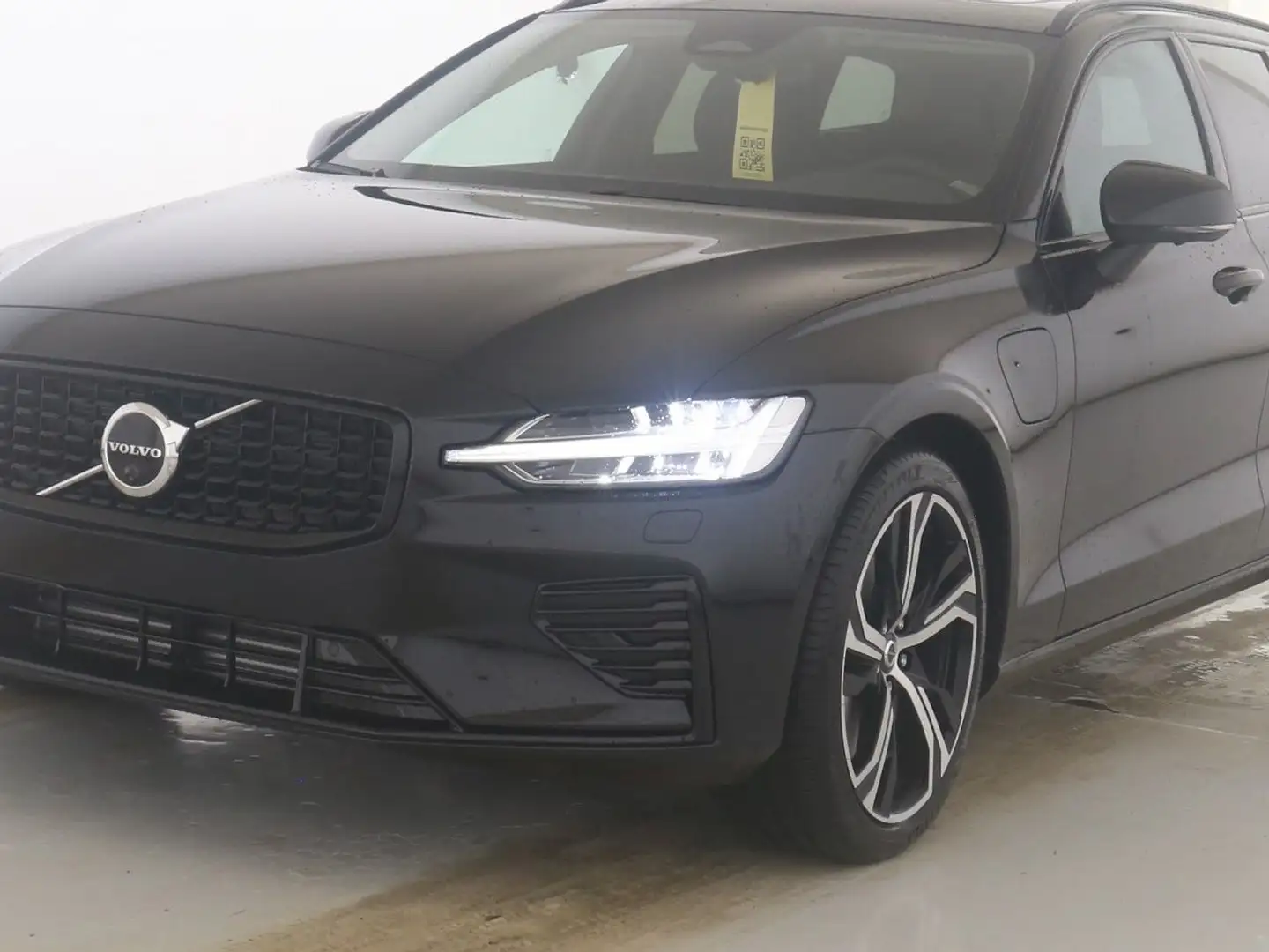 Volvo V60 T6 AWD Plus Dark Panorama/360°/AHK/H&K/BLIS Schwarz - 2