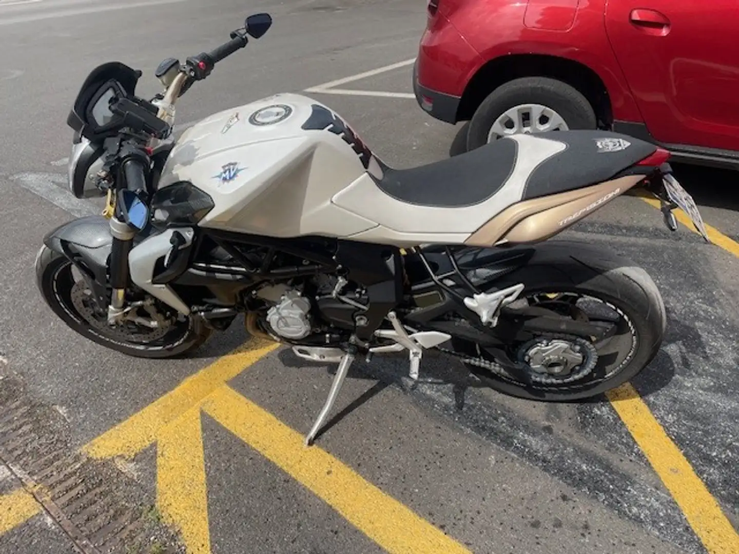 MV Agusta Brutale 675 - 2